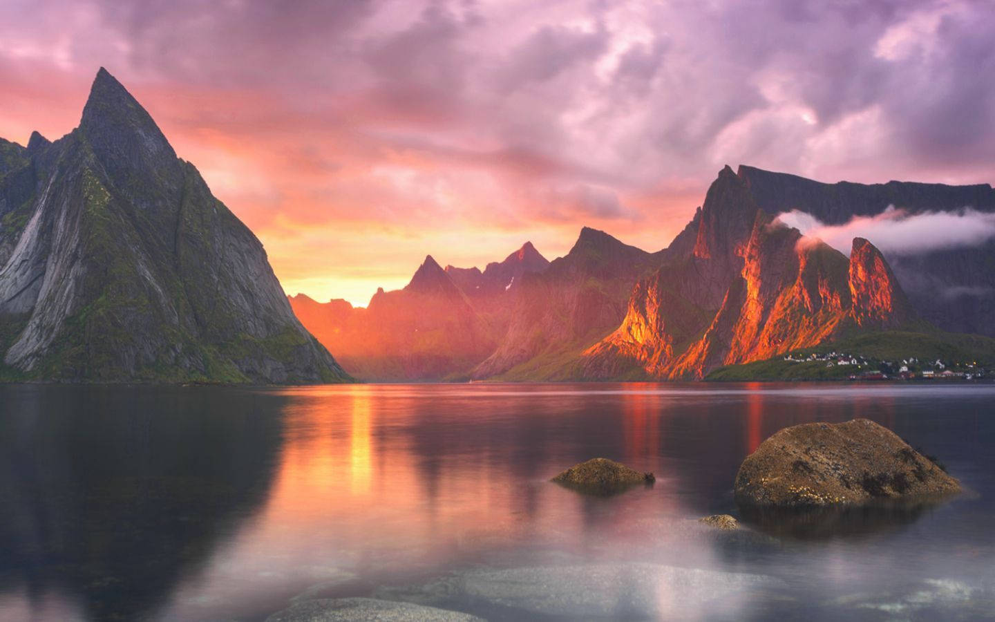 A picture perfect view of a tranquil lake with a MacBook Hình nền
