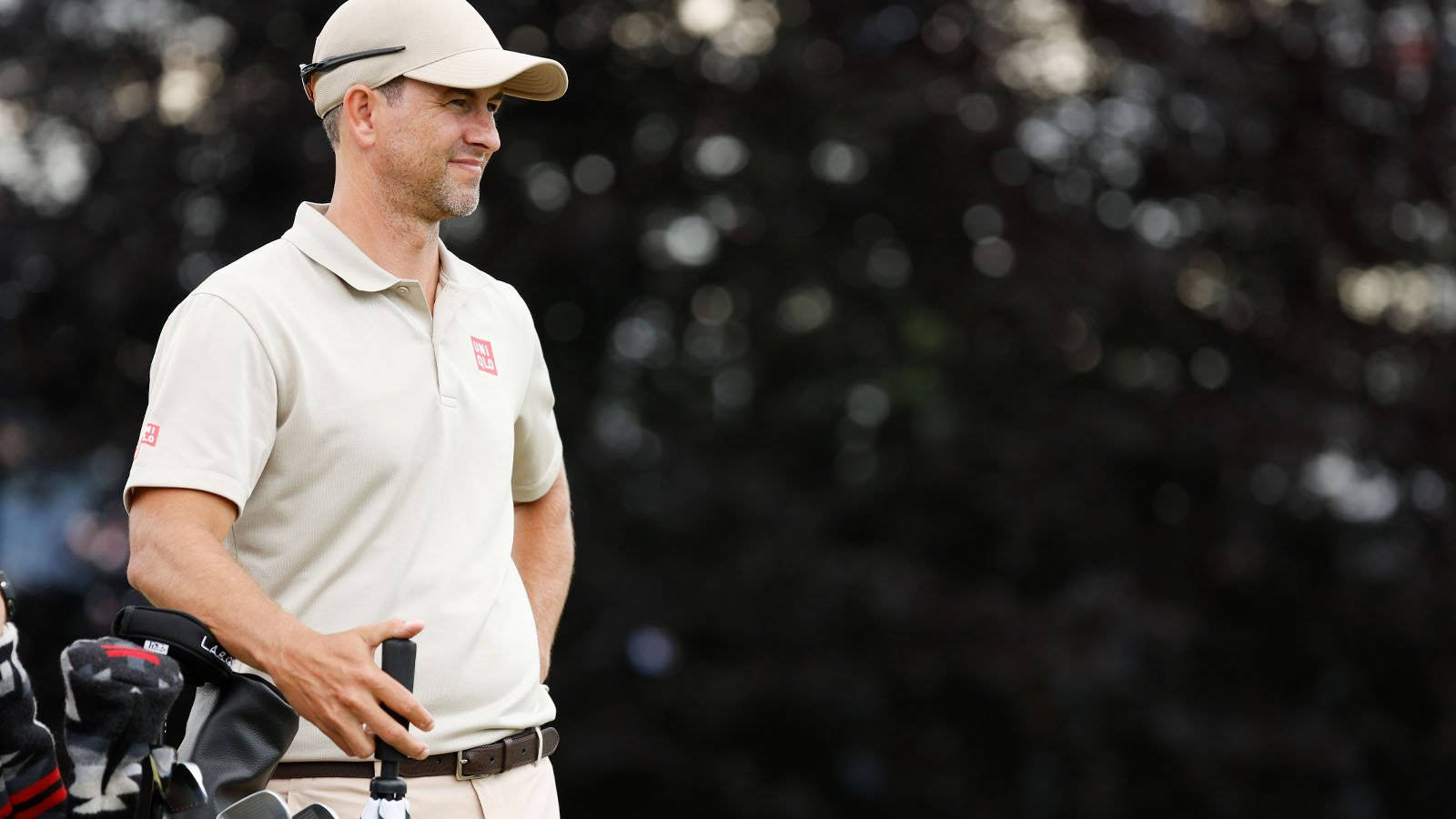 Adam Scott Bộ Trang Phục Màu Be Hình nền