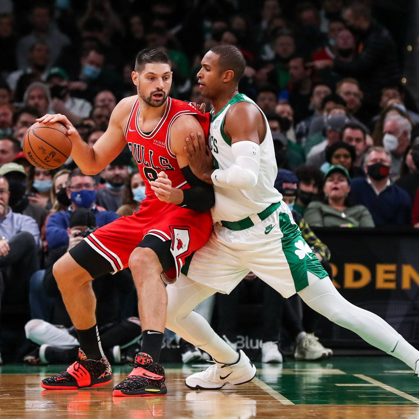 Al Horford cố gắng chặn bóng Hình nền