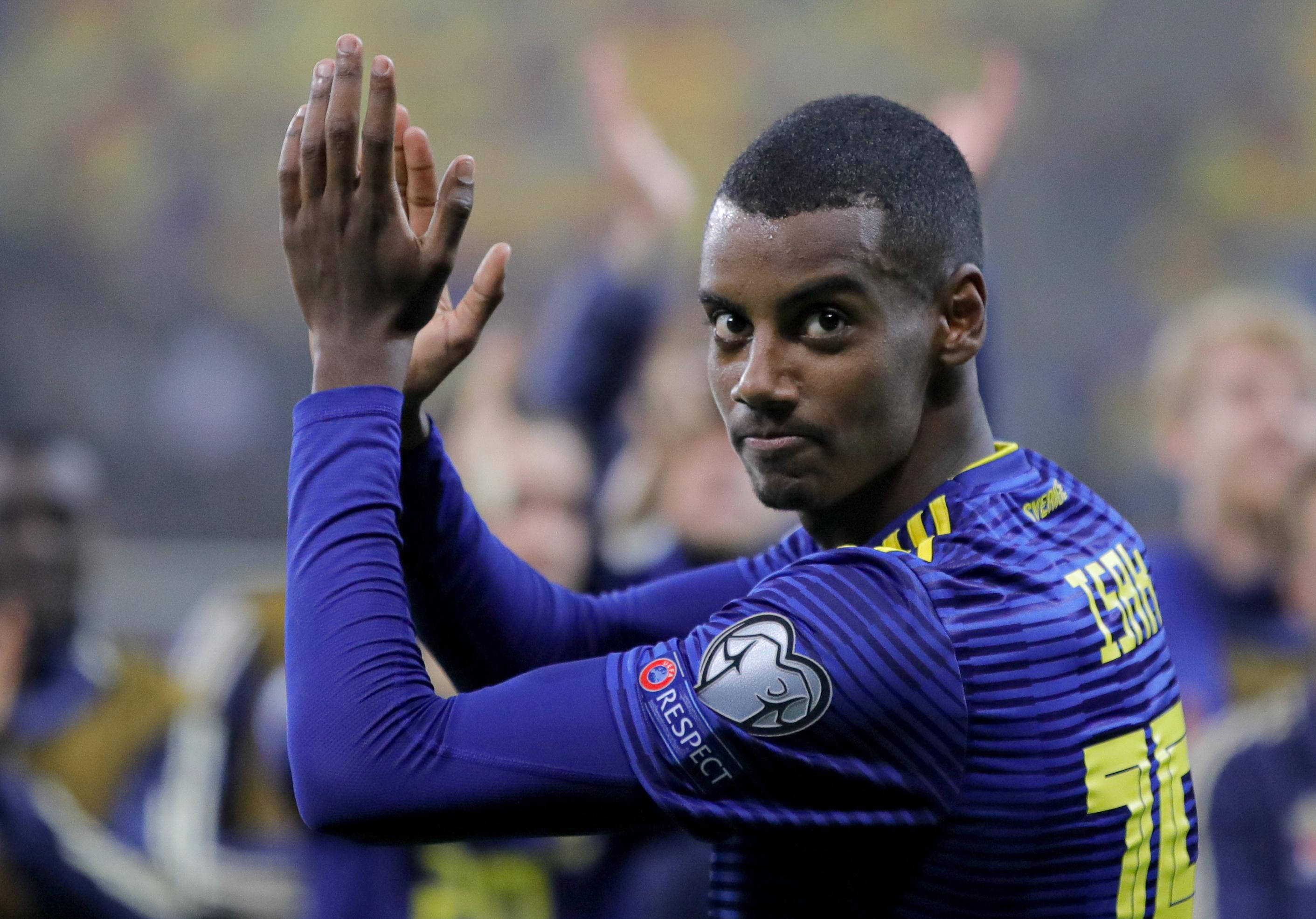 Alexander Isak vỗ tay cận cảnh Hình nền