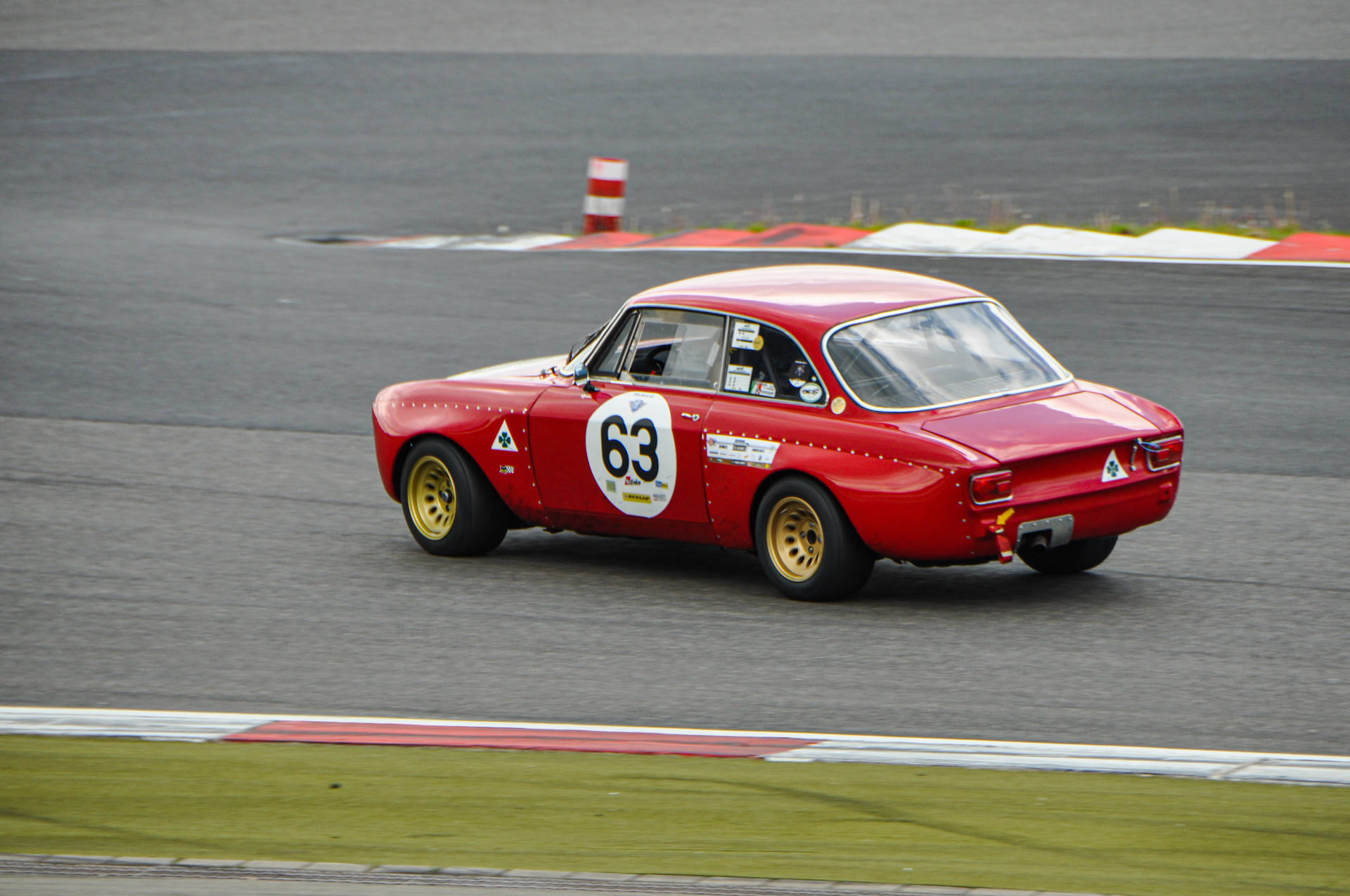 Hình nền xe coupe đua Alfa Romeo Giulia GTA Corsa.