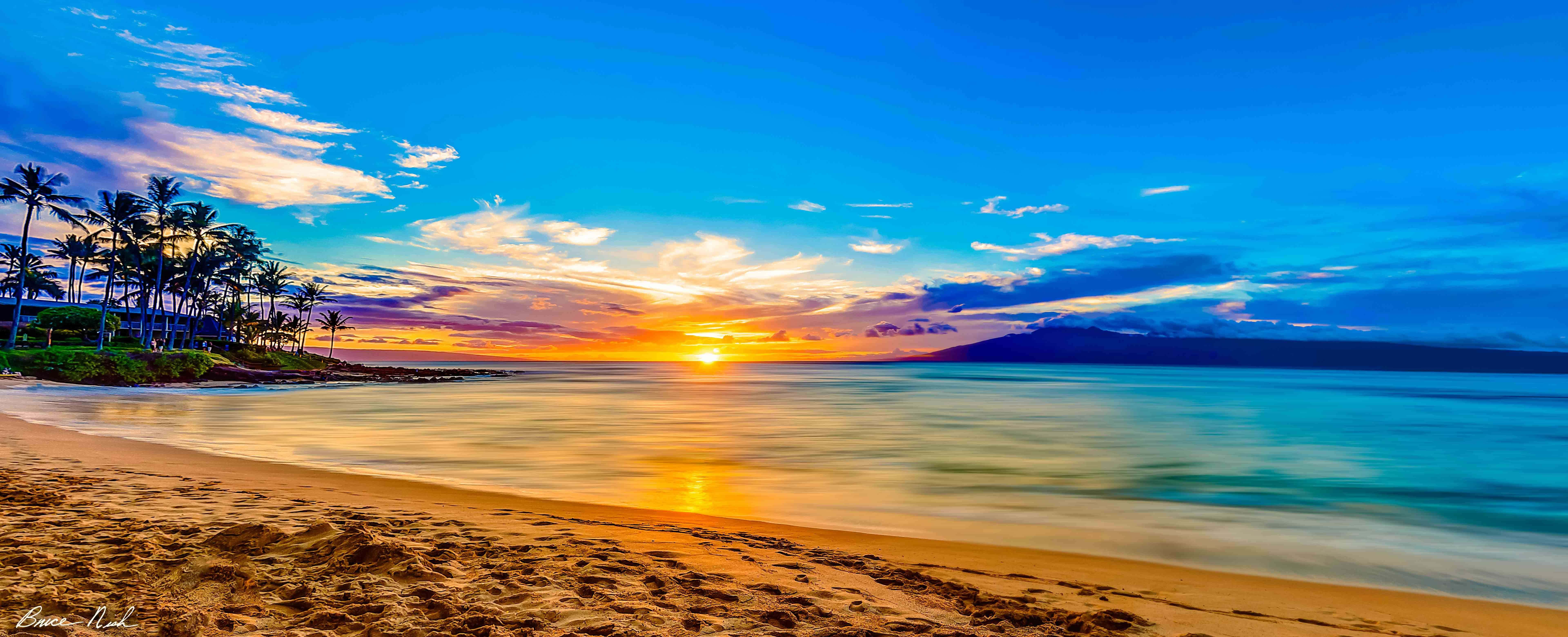Đắm mình trong hoàng hôn từ bãi biển yêu thích. Hình nền