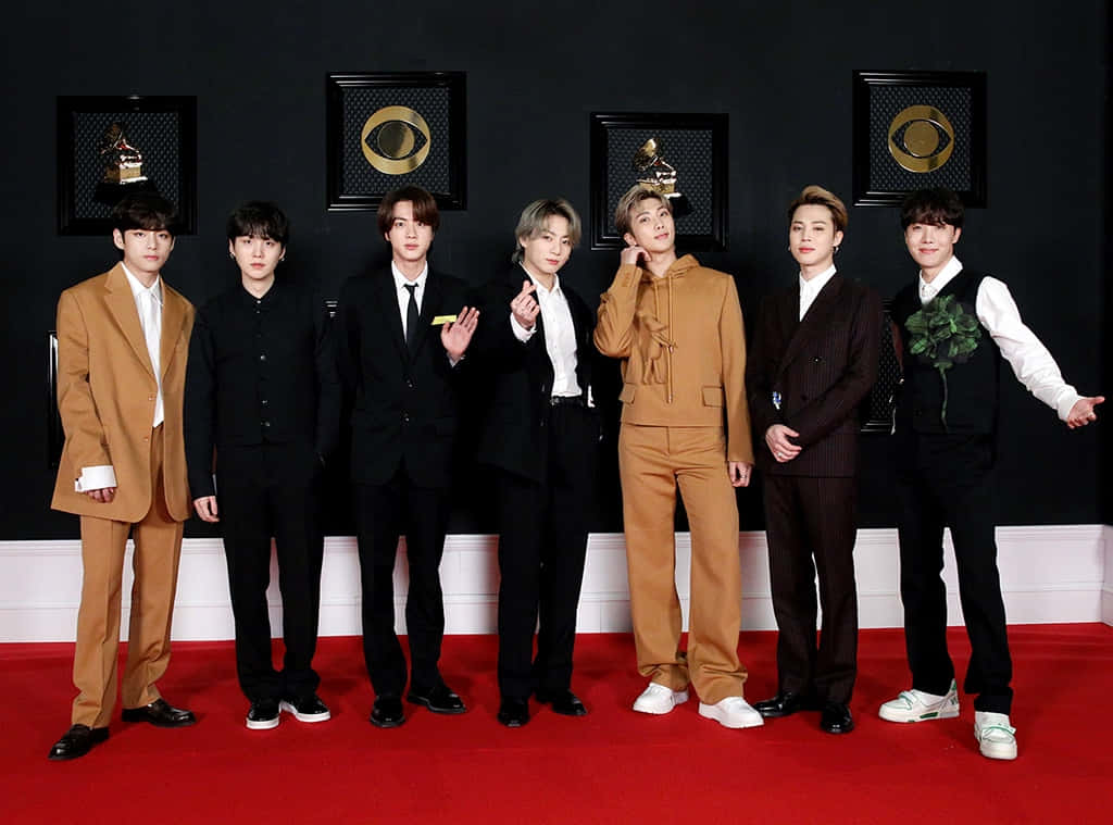 Ảnh BTS mặc vest Louis Vuitton Hình nền