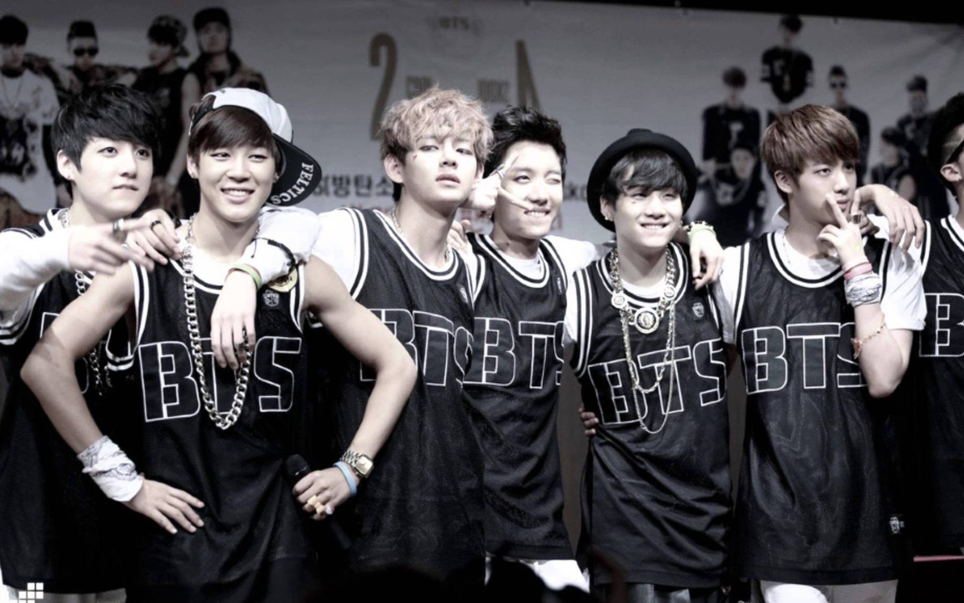 Ảnh nhóm BTS ra mắt năm 2013 Hình nền
