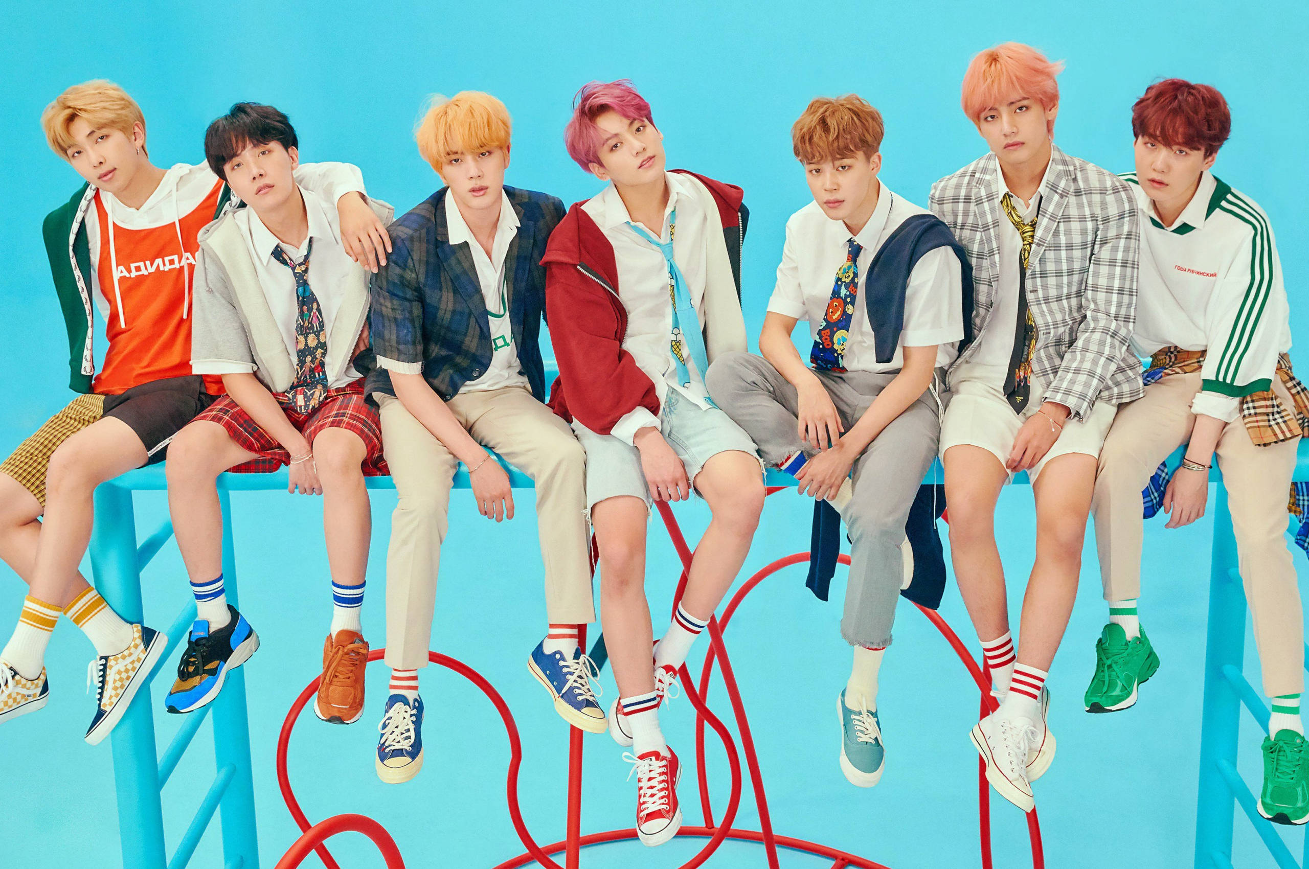 Ảnh nhóm BTS trên nền xanh Hình nền