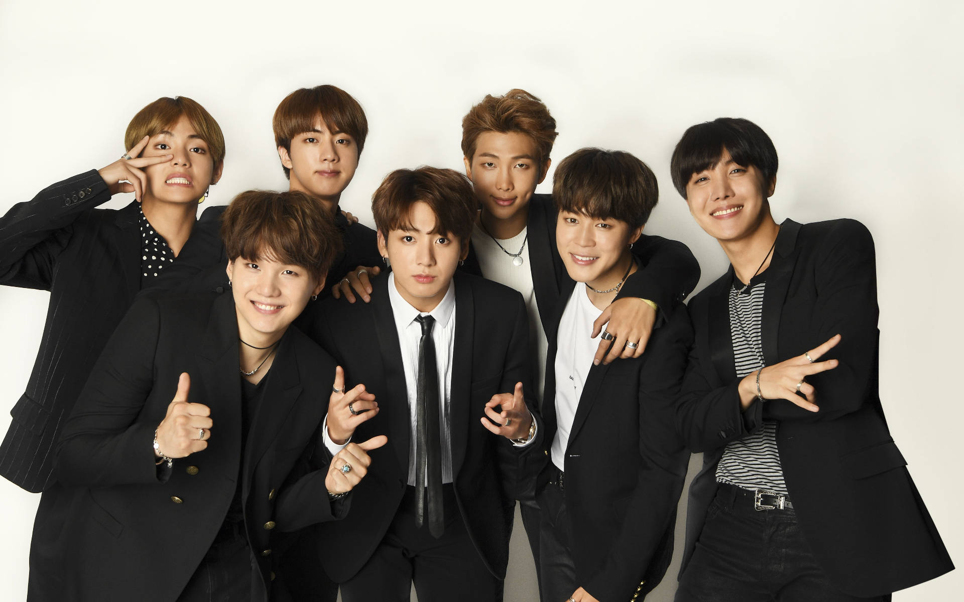 Hình nền ảnh nhóm BTS trong bộ vest đen
