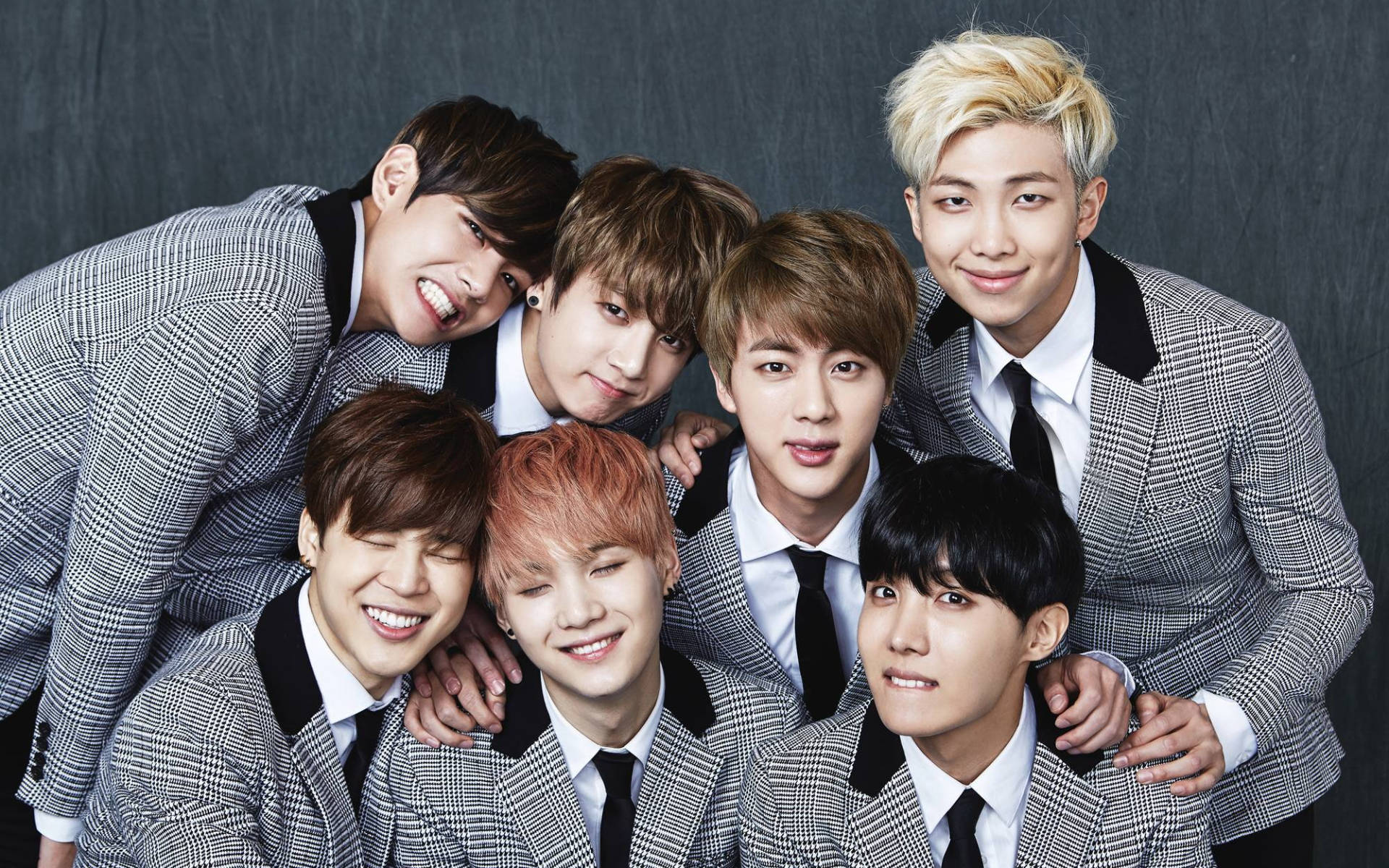 Ảnh nhóm BTS trong bộ vest xám Hình nền