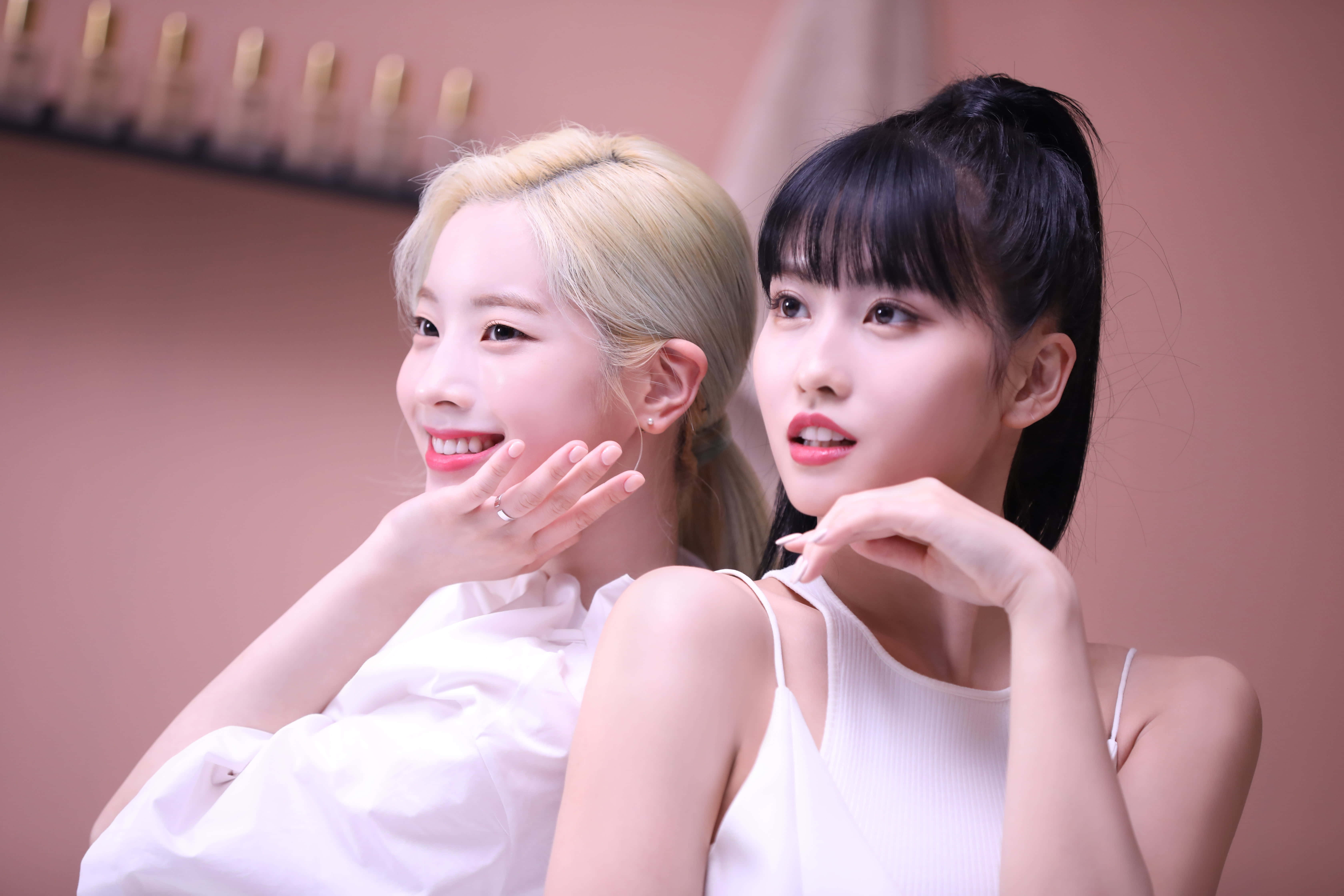 Ảnh nhóm đầy mê hoặc của TWICE Hình nền