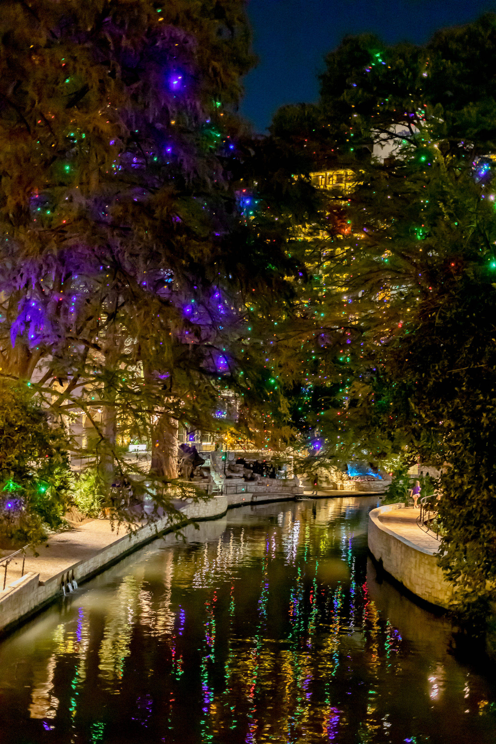 Ánh sáng lễ hội huyền diệu thắp sáng San Antonio River Walk Hình nền