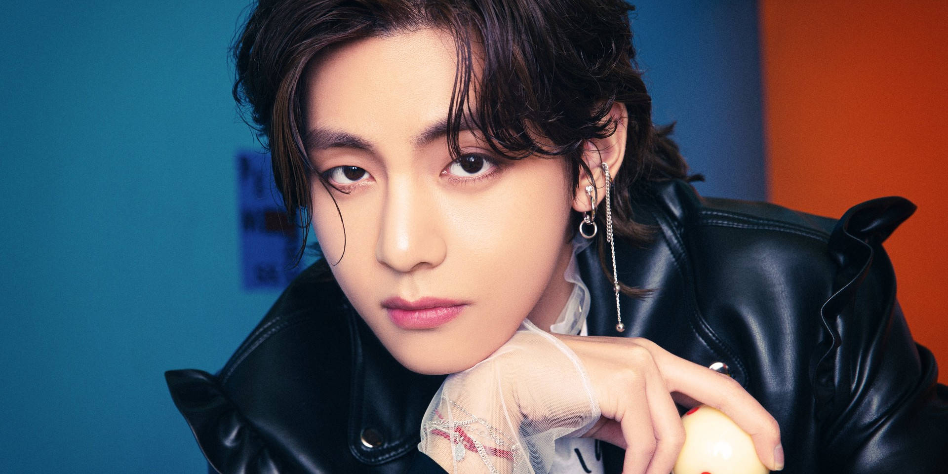 Áo khoác da đen của BTS V Hình nền