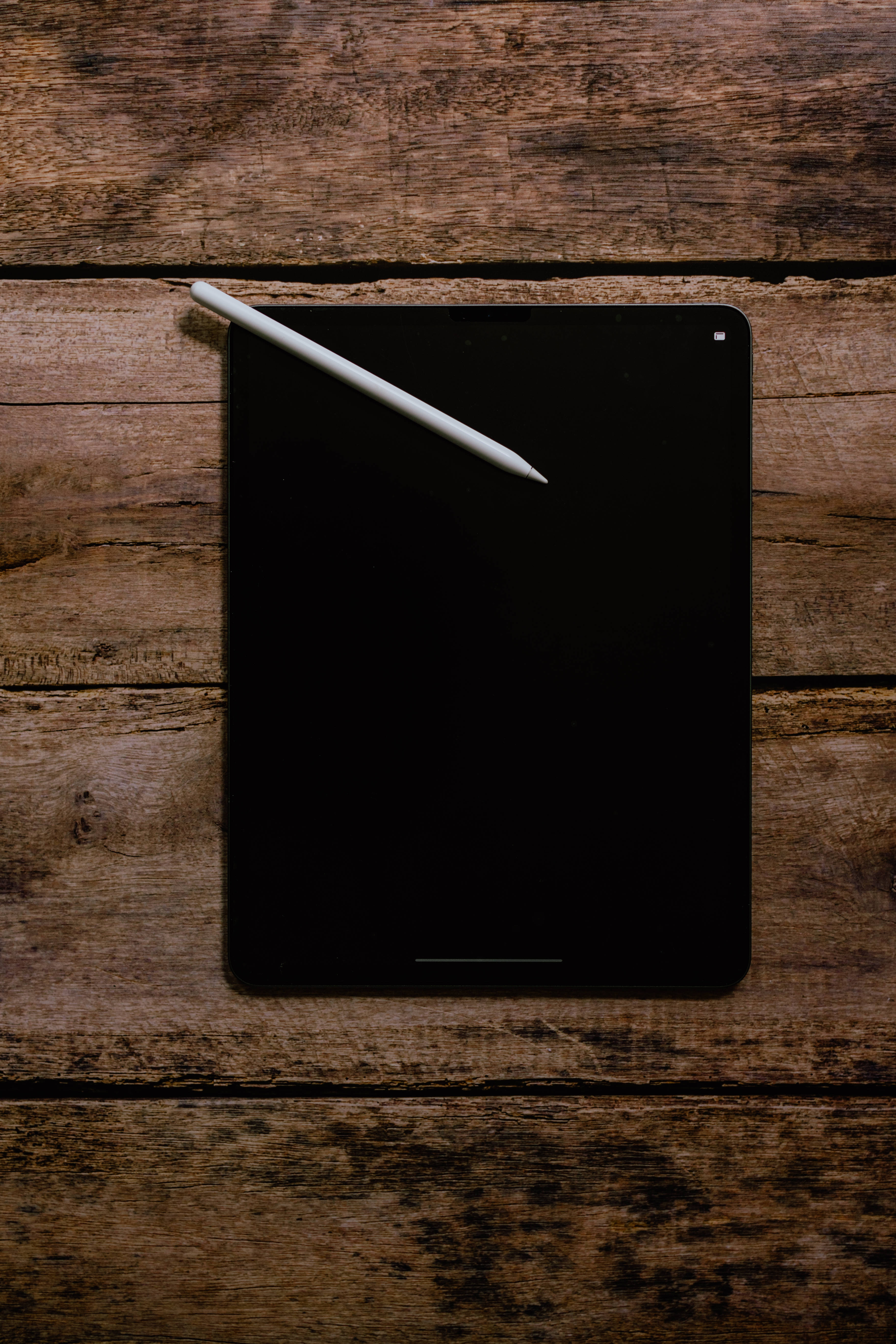 Apple iPad Pro Trên Gỗ Hình nền