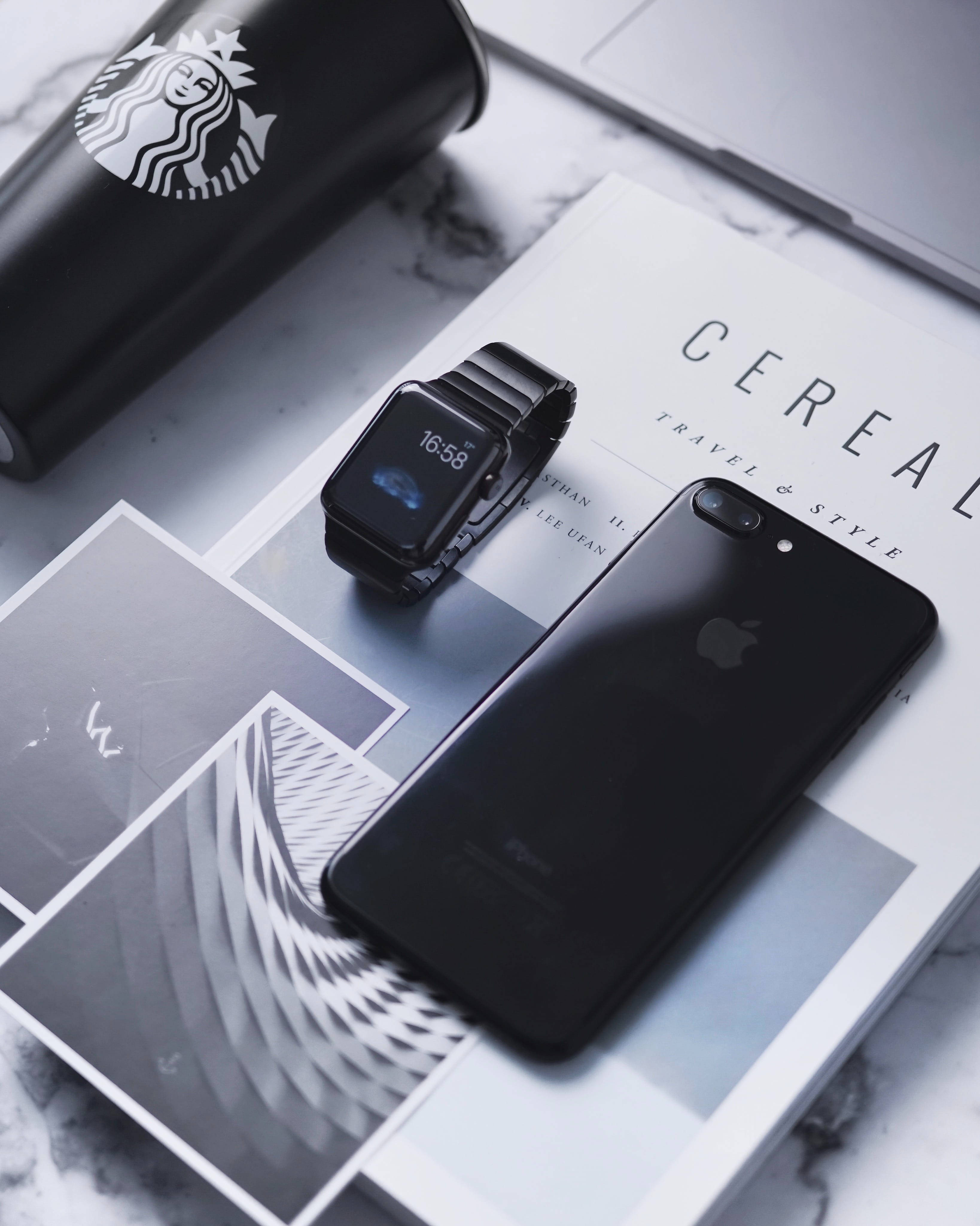 Apple Watch và iPhone đen tuyền Hình nền