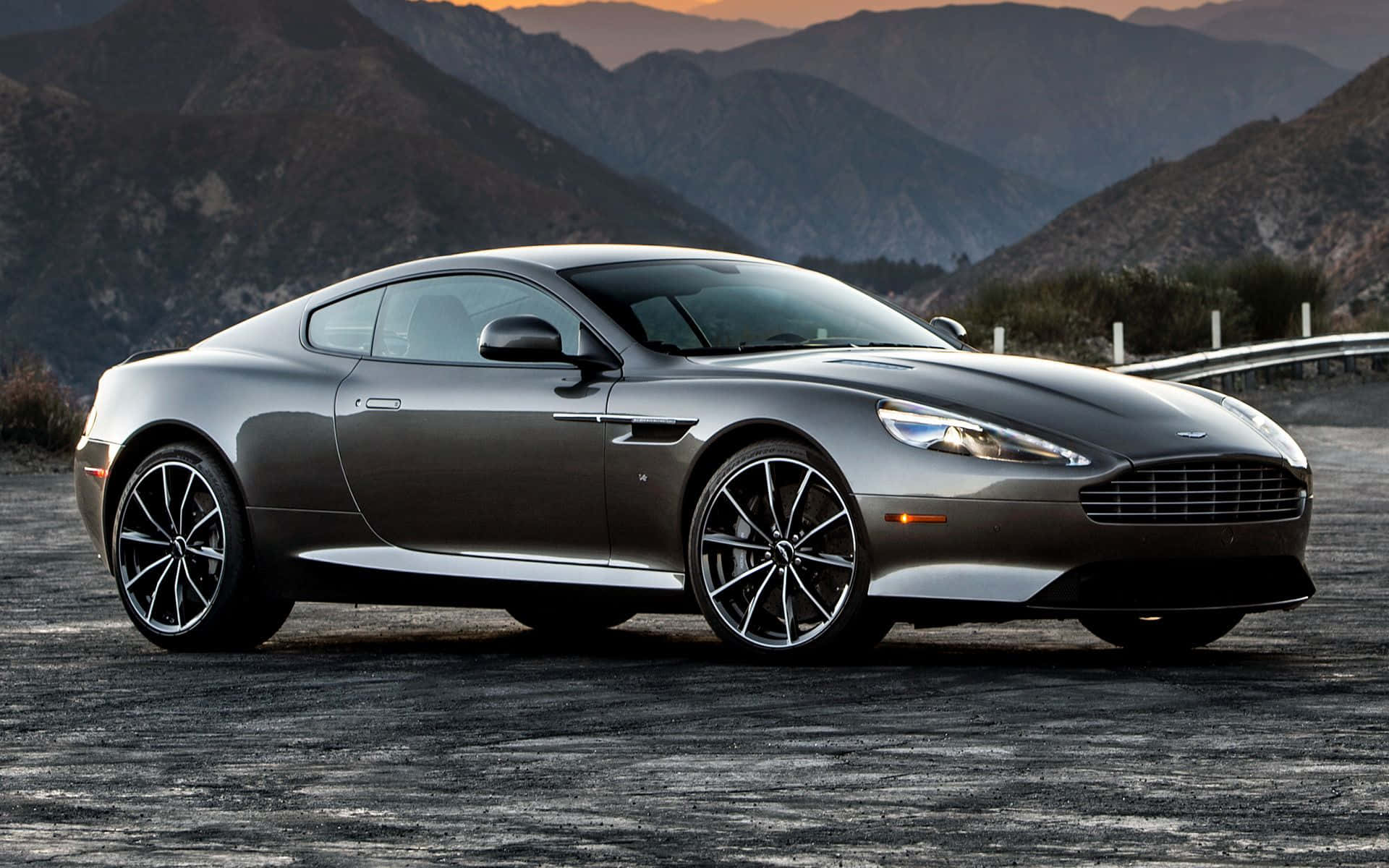 Aston Martin DB9 ấn tượng trong bối cảnh sang trọng Hình nền