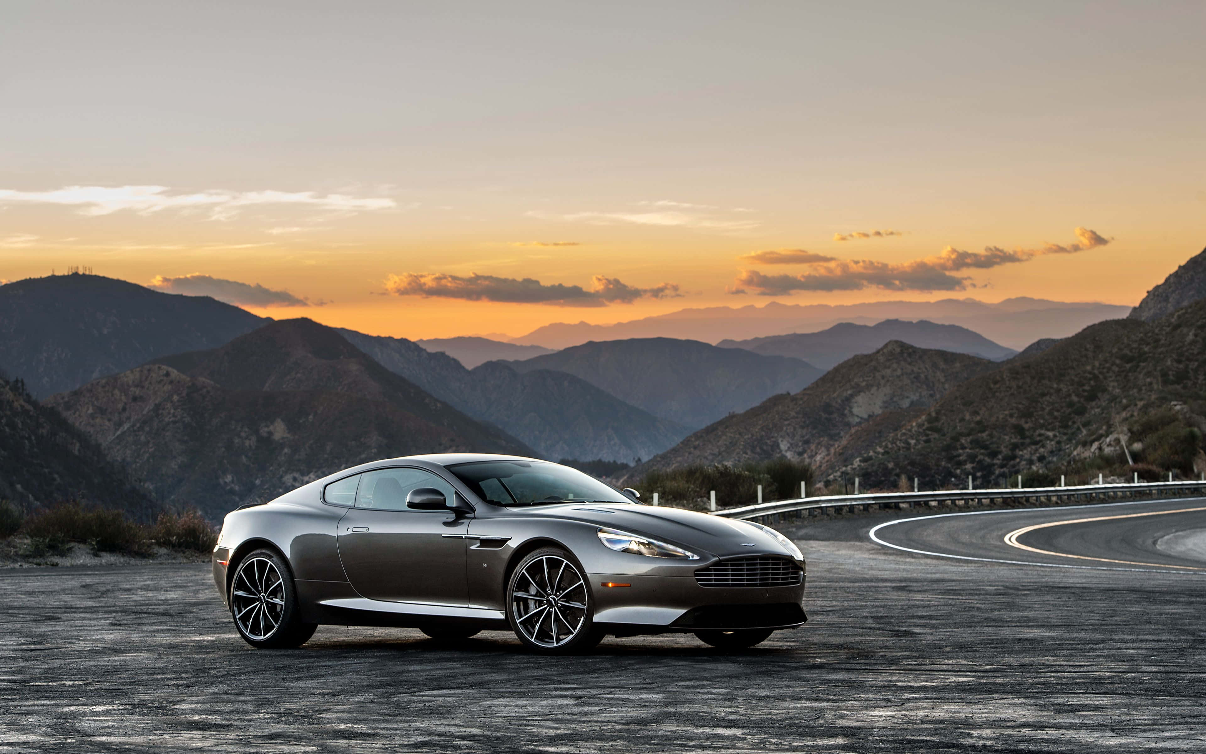 Aston Martin DB9 mượt mà và đầy phong cách Hình nền
