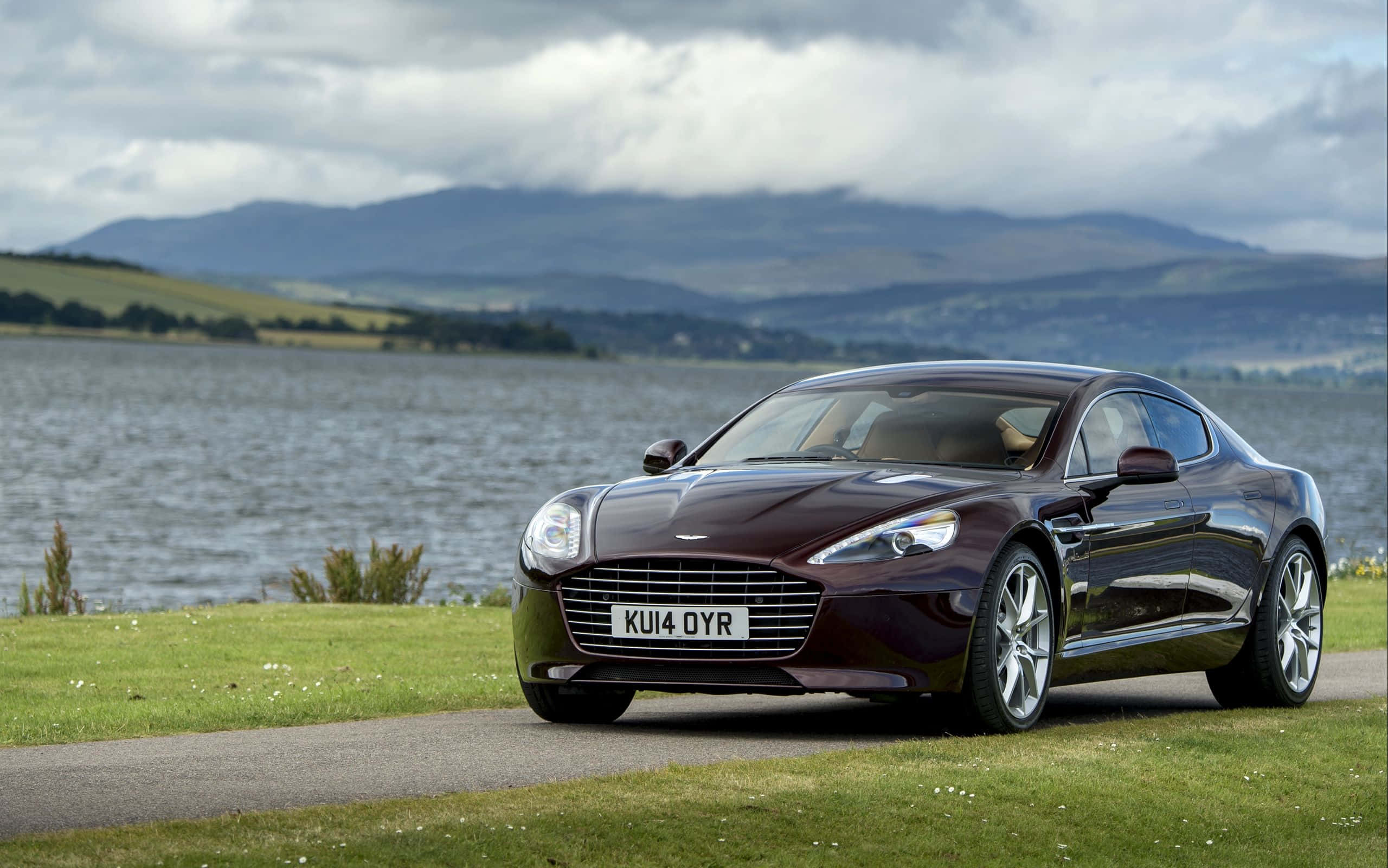 Aston Martin Rapide S Trên Đường Hình nền