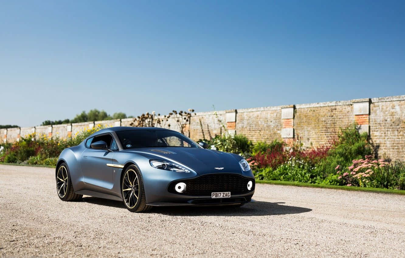 Aston Martin Vanquish Tuyệt Đẹp Đang Chạy Trên Đường Phong Cảnh Hình nền