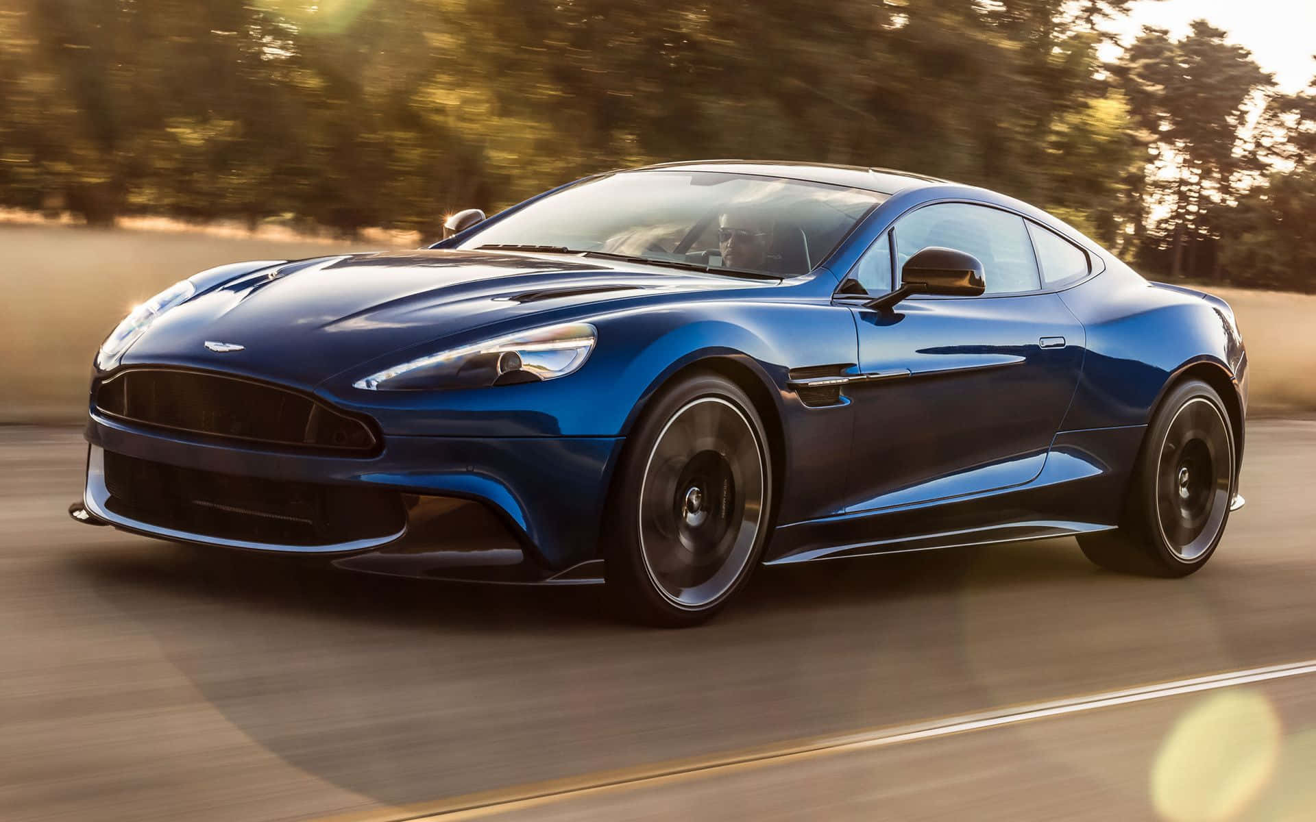 Aston Martin Vanquish Rực Rỡ Trong Vẻ Huy Hoàng Hình nền