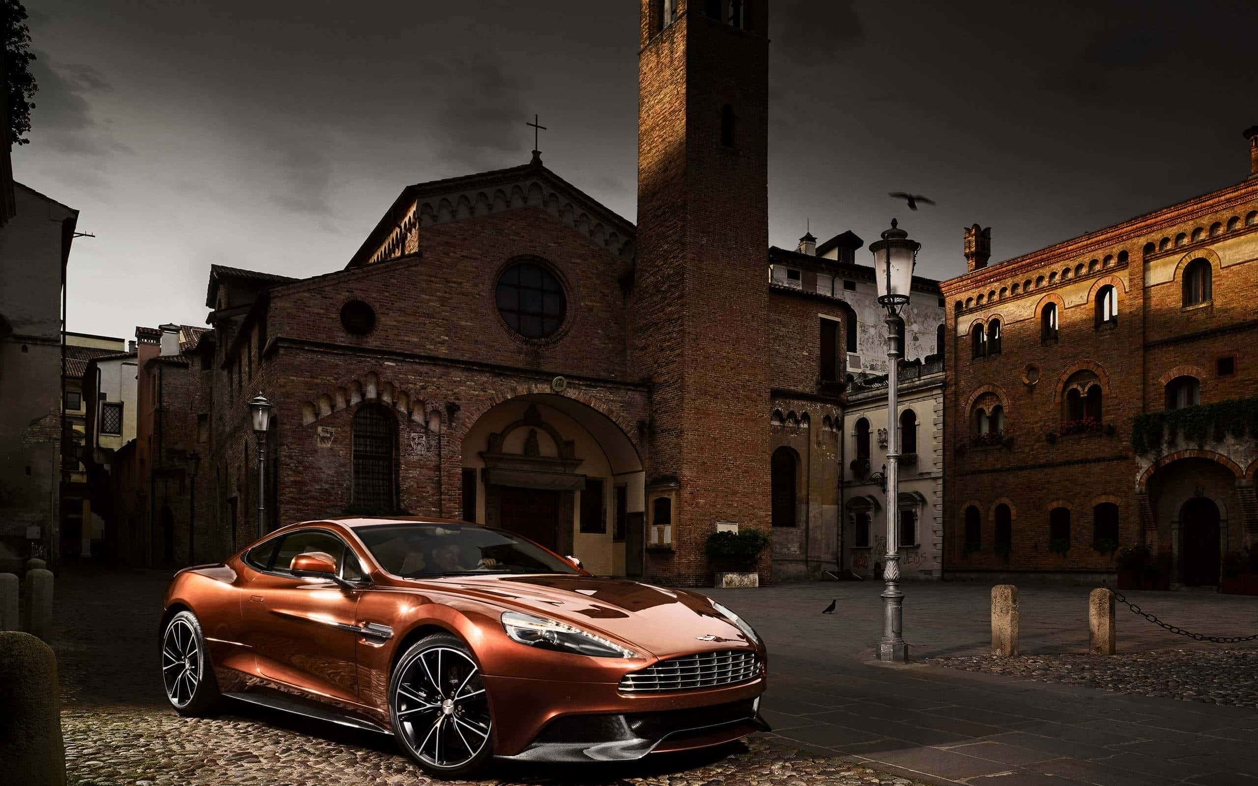 Aston Martin Vanquish: Sang Trọng và Sức Mạnh Hình nền