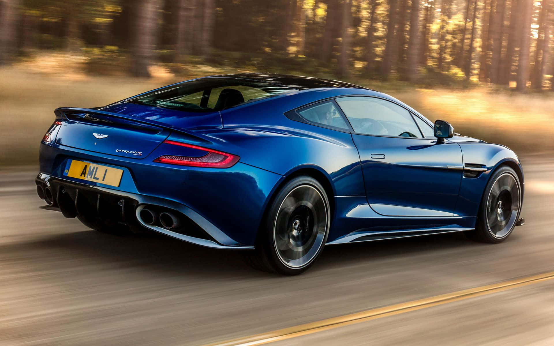 Aston Martin Vanquish - Tinh Hoa Sang Trọng và Hiệu Năng Anh Quốc Hình nền