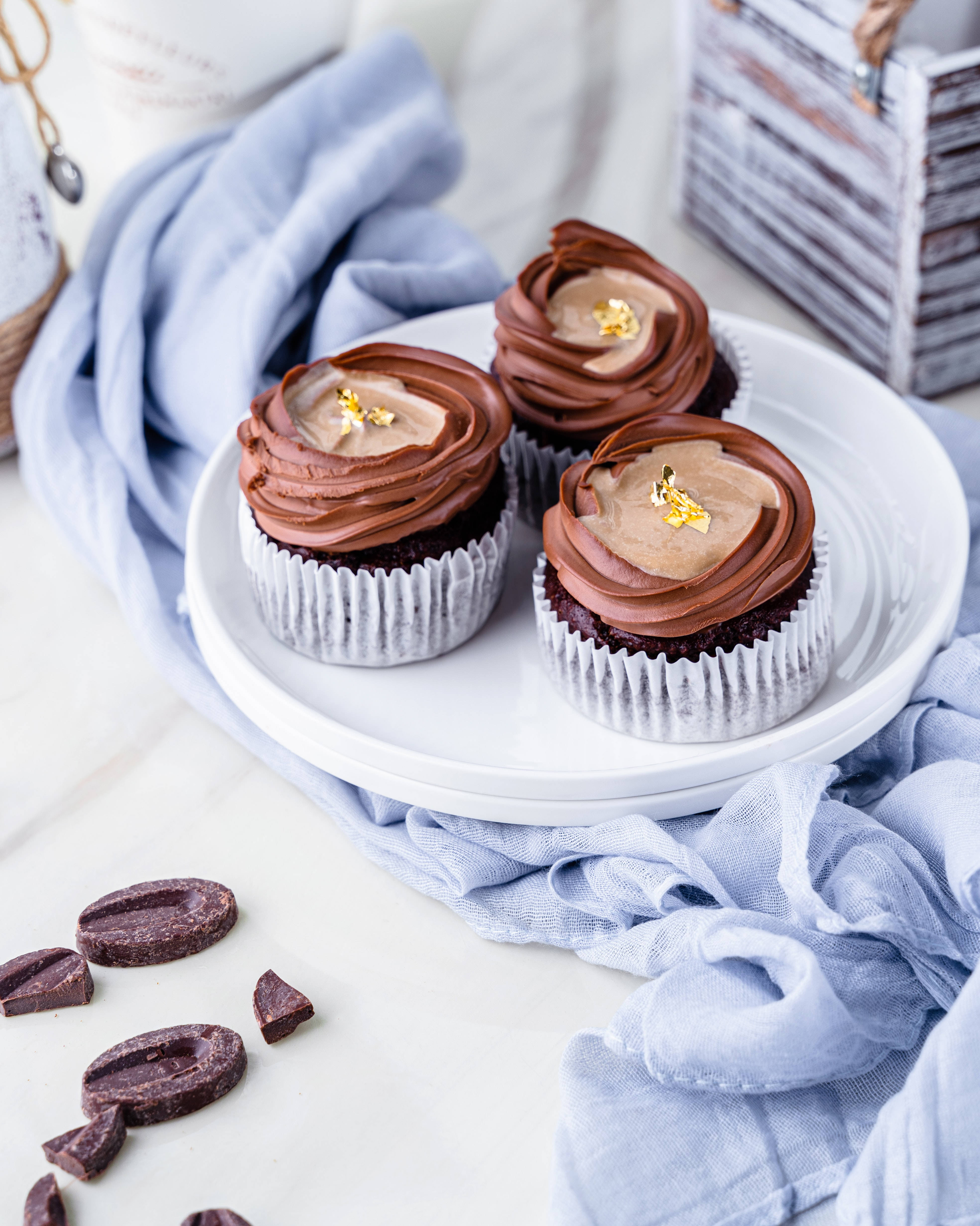 Bánh Cupcake Sô-cô-la Vàng Hình nền