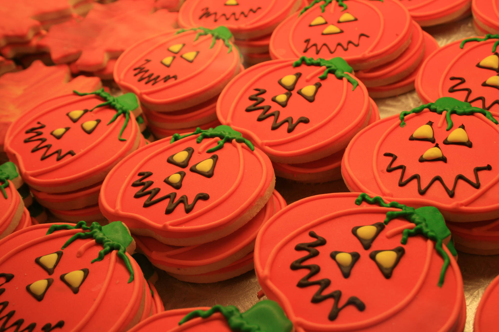 Hình nền bánh quy bí ngô dễ thương cho Halloween.