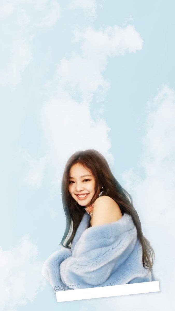 Hình nền Blackpink Jennie trong áo khoác lông màu xanh trên nền trời xanh