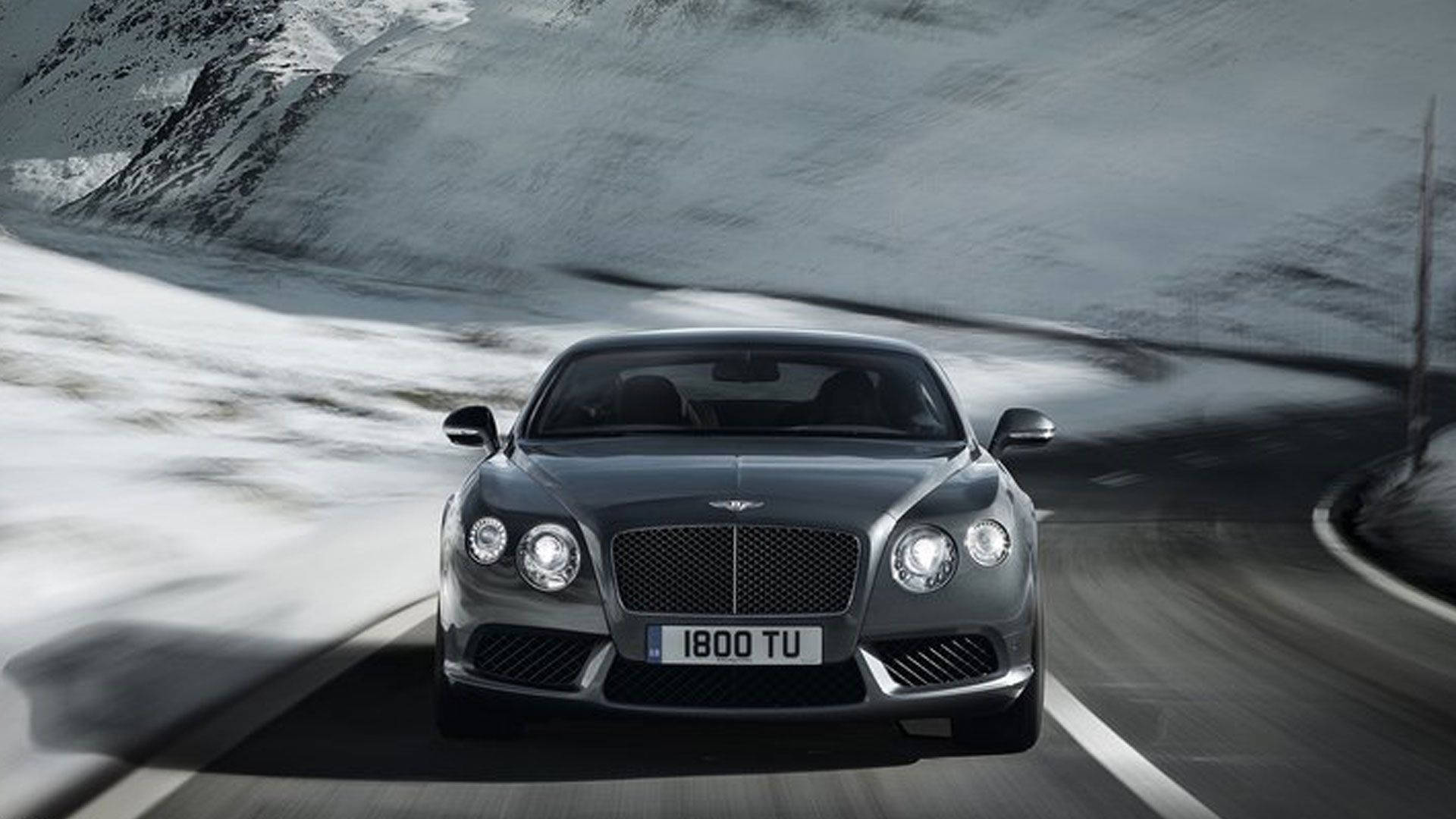 Bentley phóng nhanh trên núi tuyết Hình nền