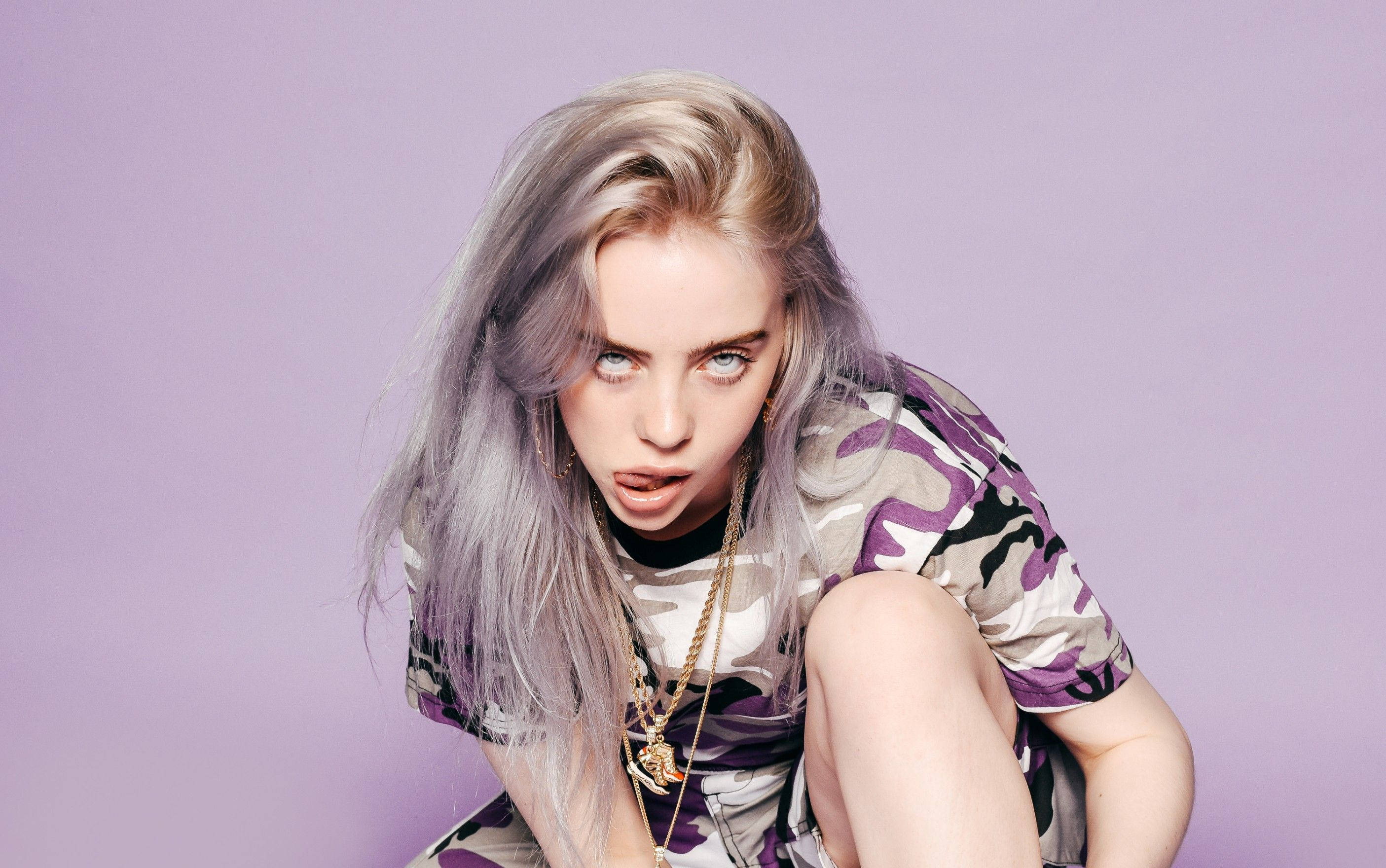 Billie Eilish Tím Đầy Thẩm Mỹ