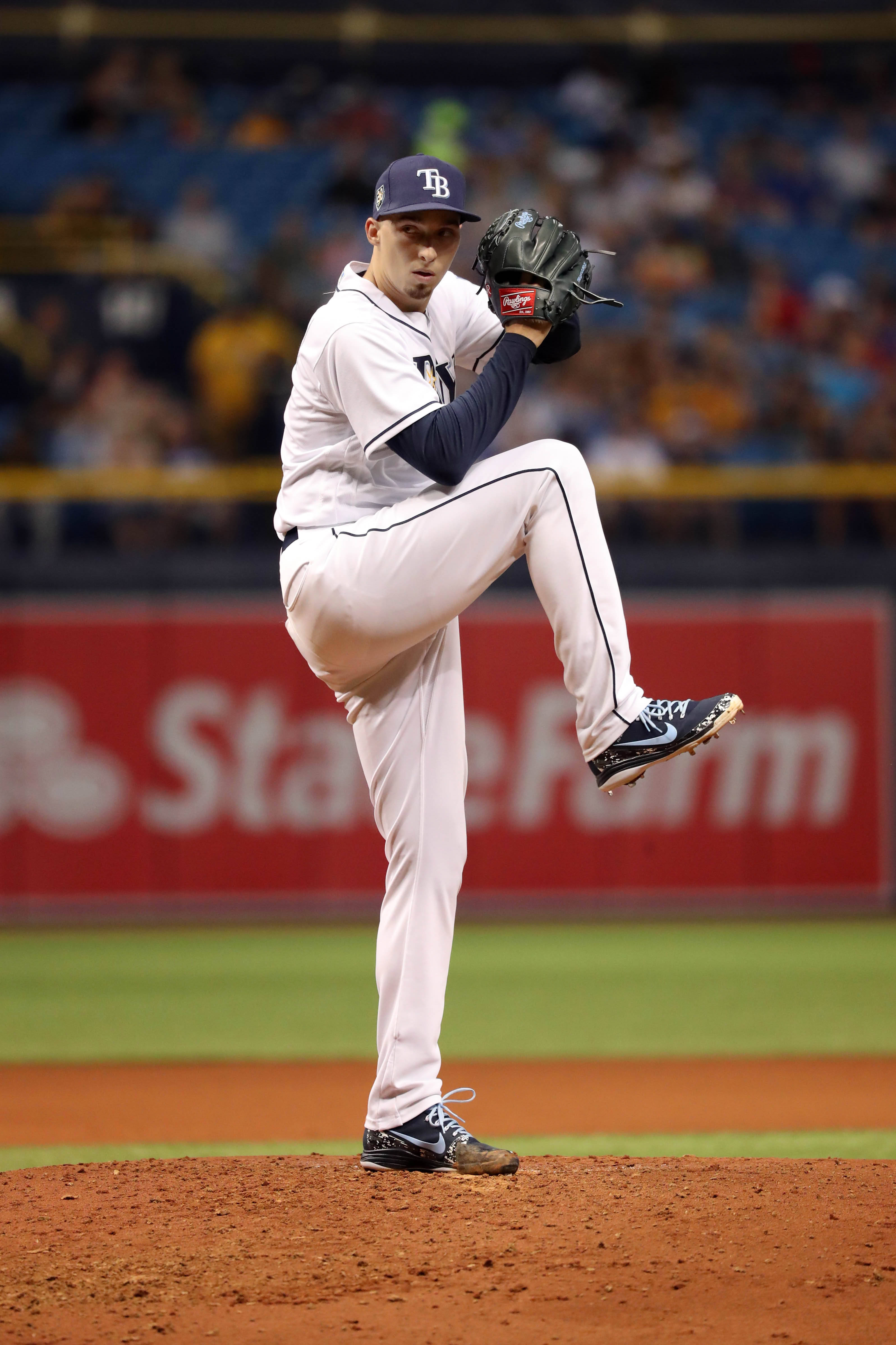 Blake Snell Giơ Chân Lên Hình nền