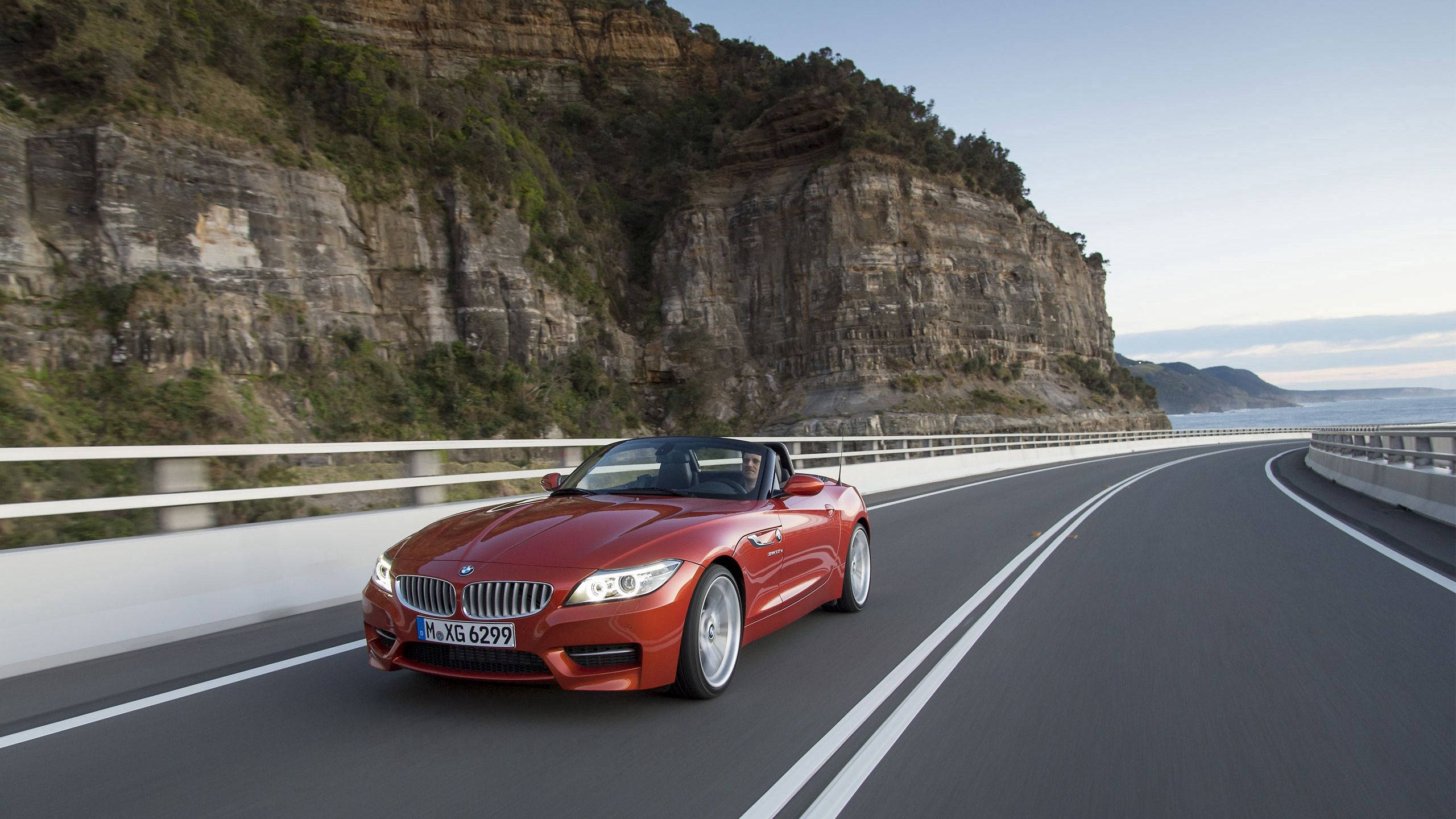 BMW Z4 màu cam đậm Hình nền