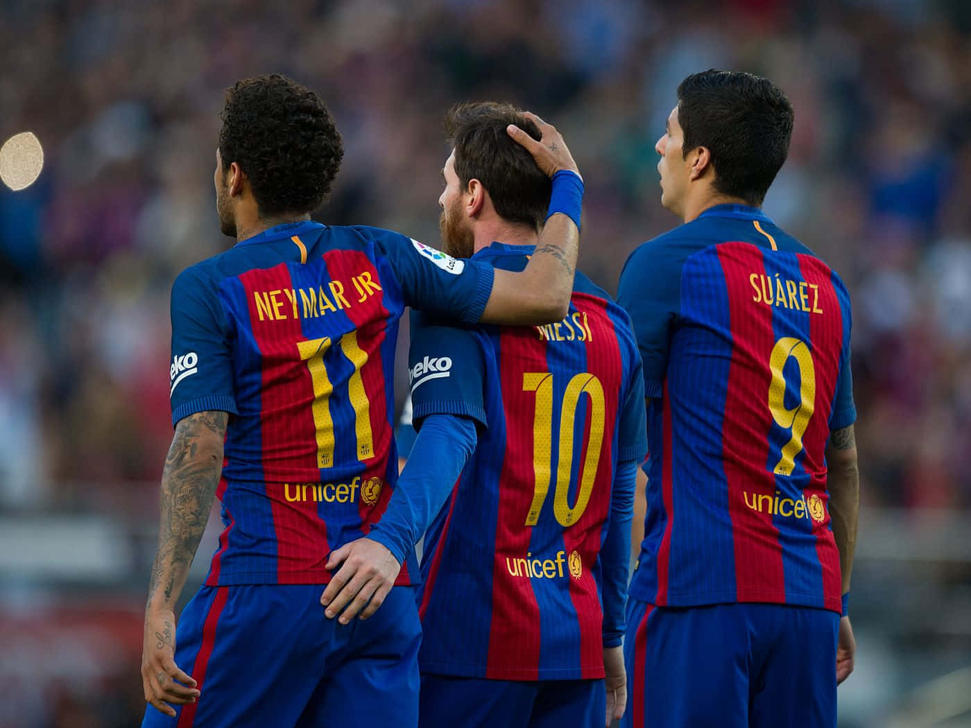 Bộ ba MSN với Neymar vỗ đầu Messi Hình nền