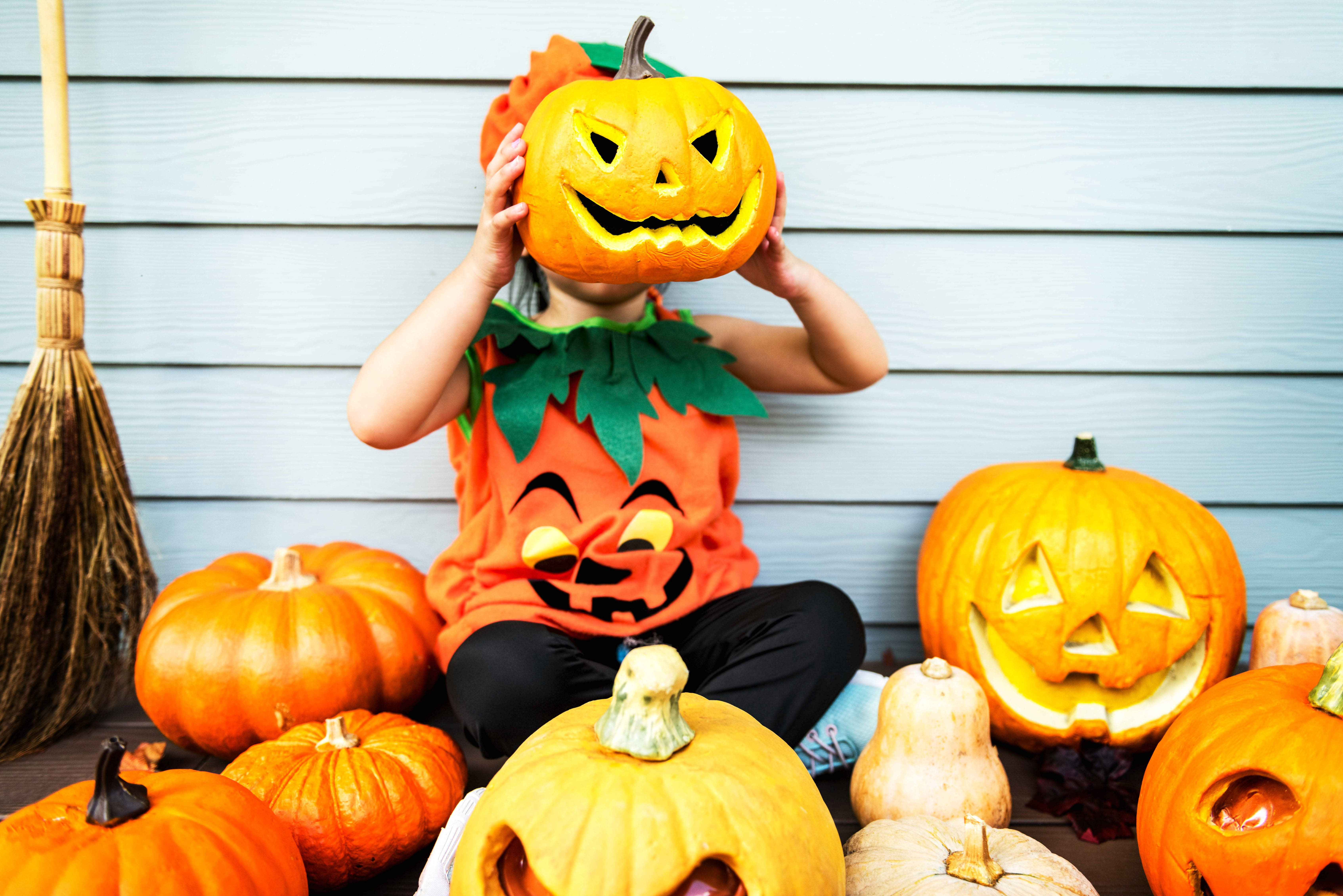 Bộ đồ Jack O' Lantern Halloween dễ thương cho bé Hình nền