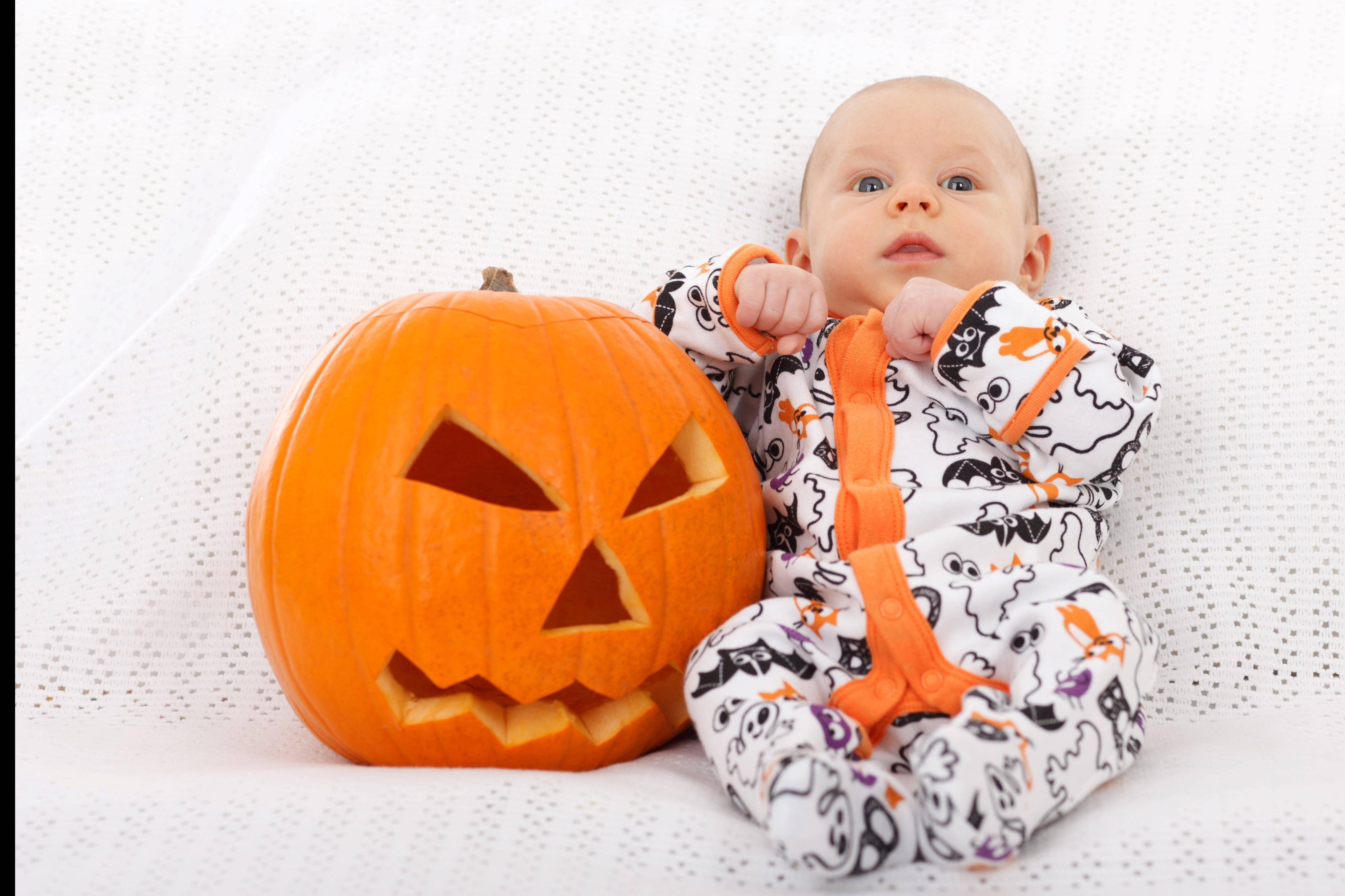 Bộ đồ liền quần Halloween dễ thương cho bé Hình nền