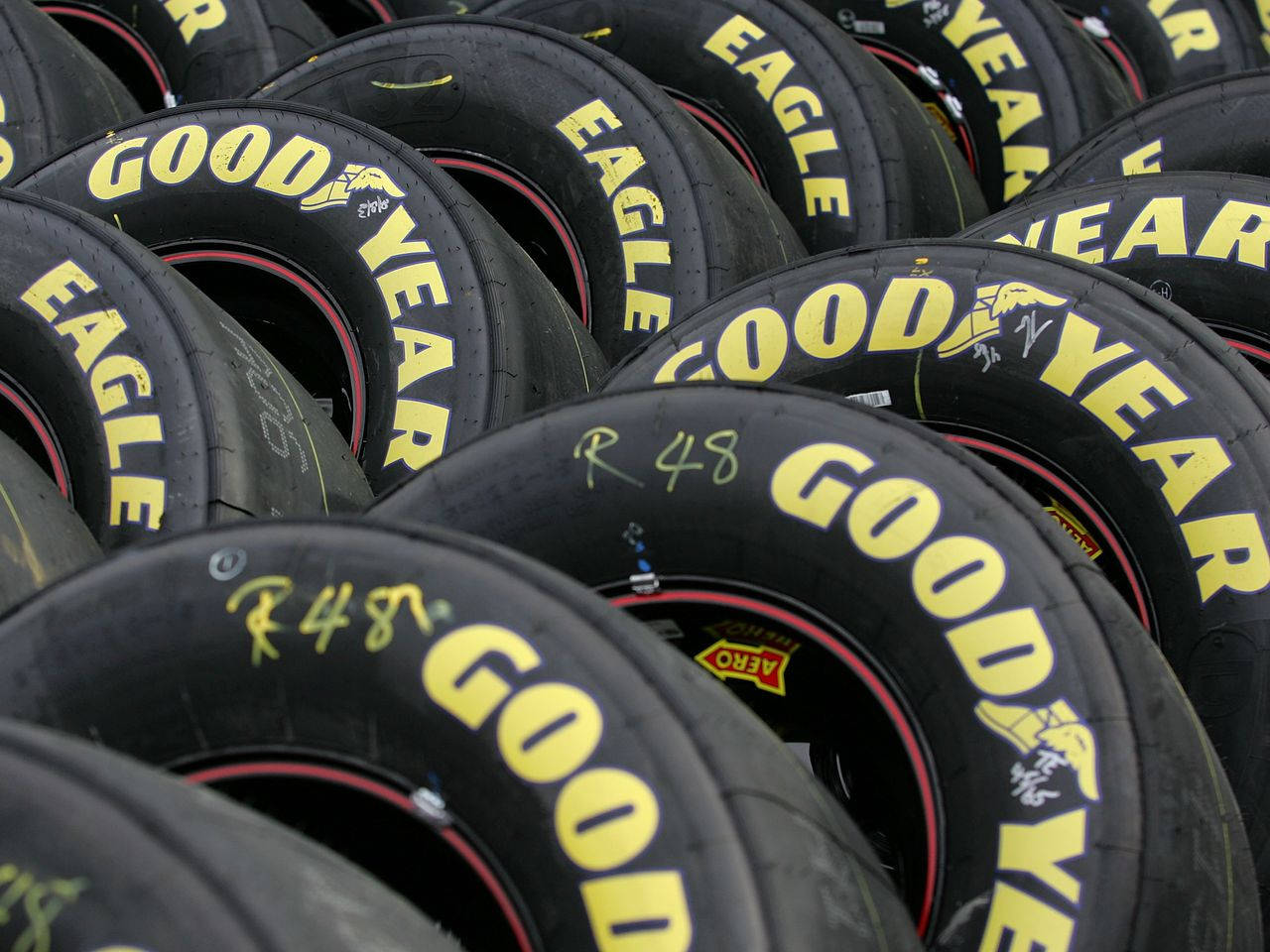 Lốp đen Goodyear