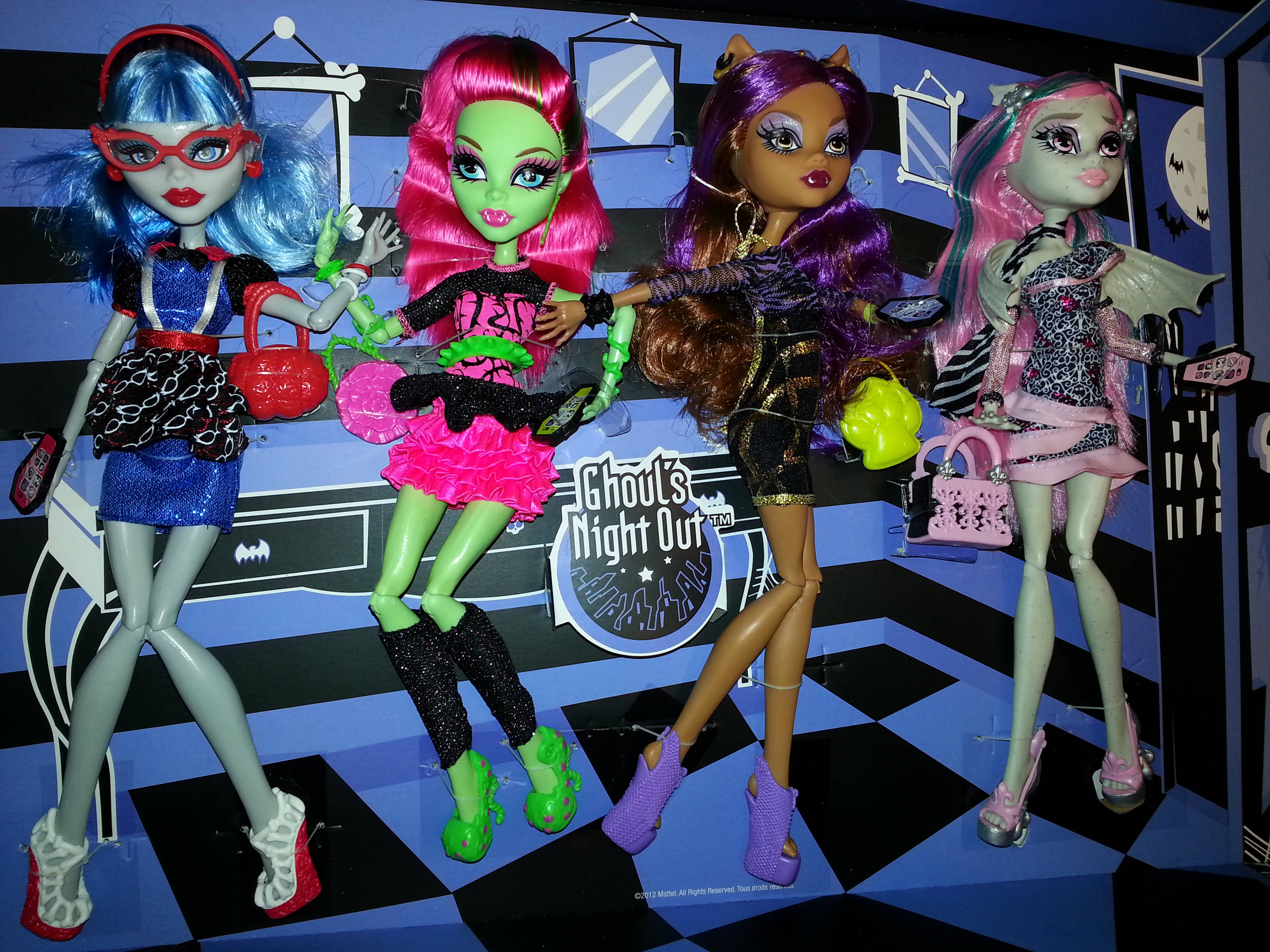Bratz Aesthetic Đêm Chơi Của Ma Quái Hình nền