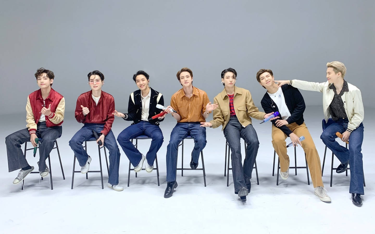 BTS Desktop trên dãy ghế đẩu Hình nền