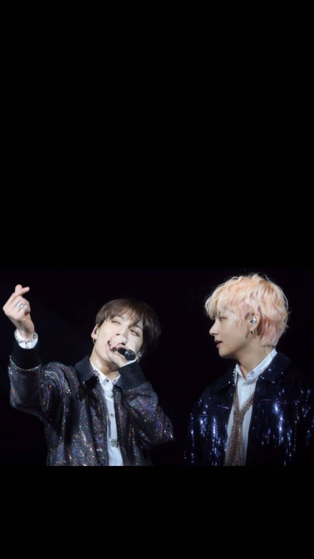 BTS JK và V biểu diễn trong tour Love Yourself Hình nền