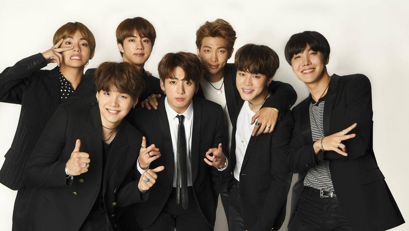 BTS mặc vest đen trong tập Bangtantv Hình nền