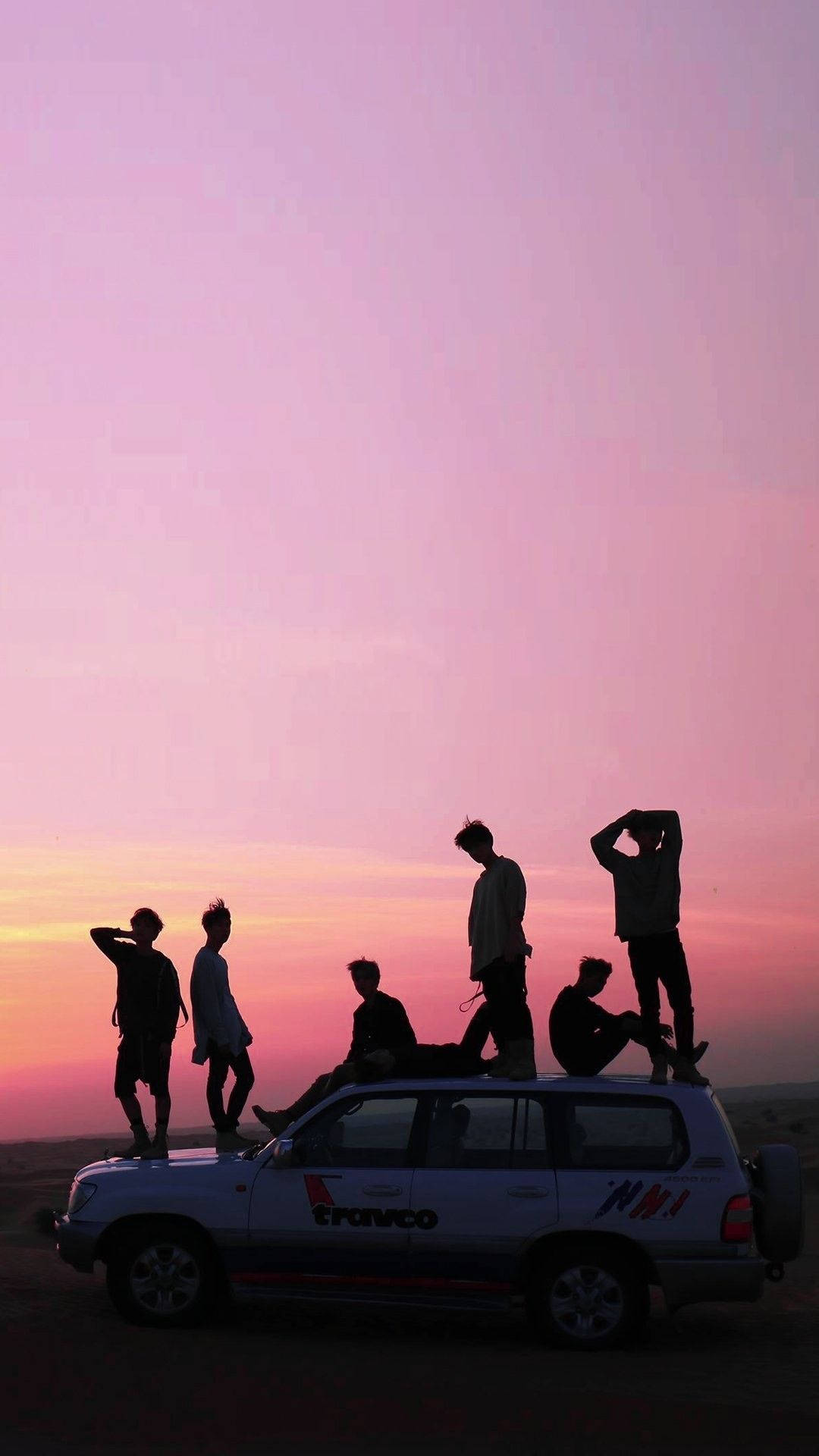 BTS Silhouette Nghệ Thuật Trên Bầu Trời Hồng Hình nền