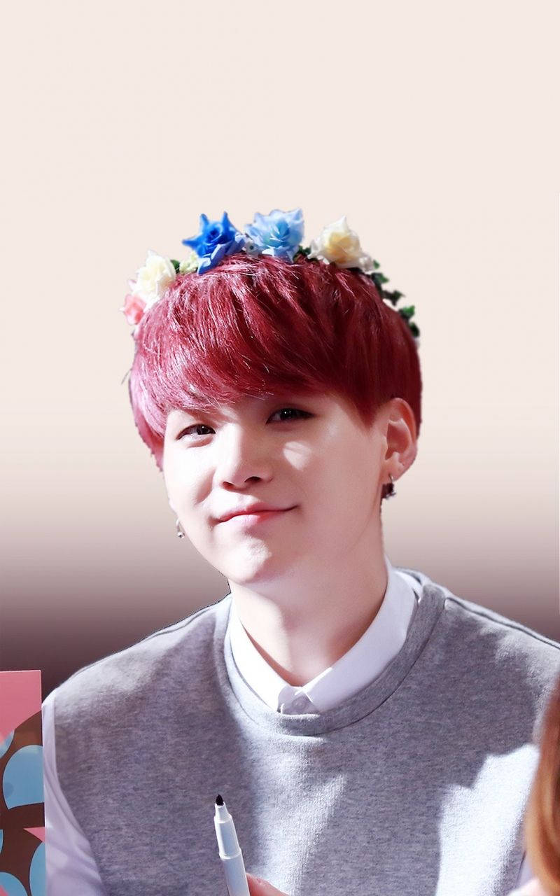 BTS Suga Dễ Thương Đội Vương Miện Hoa Hình nền