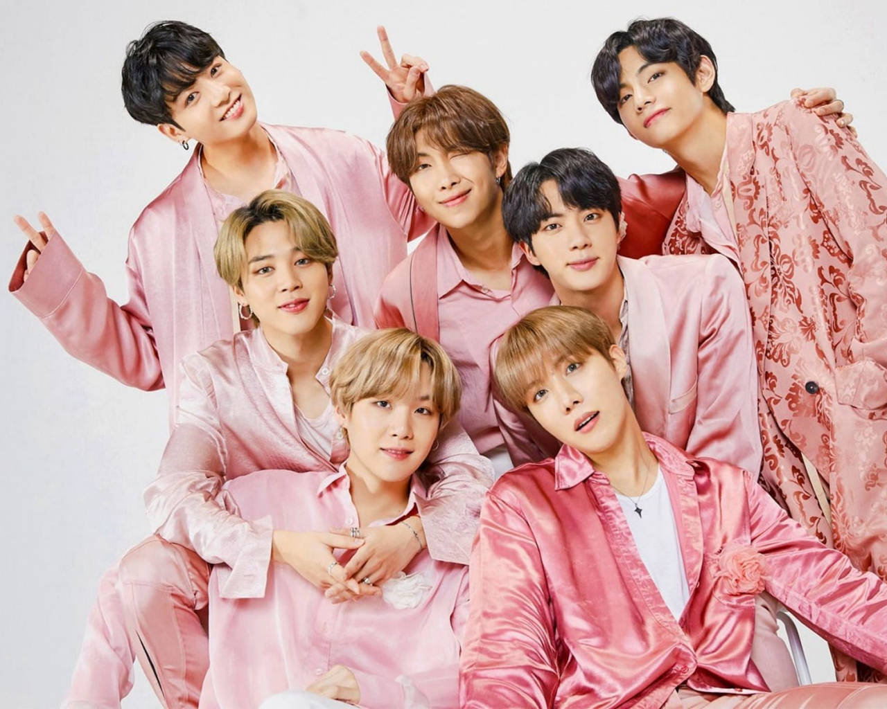 BTS Thành viên trong trang phục hồng Desktop Hình nền