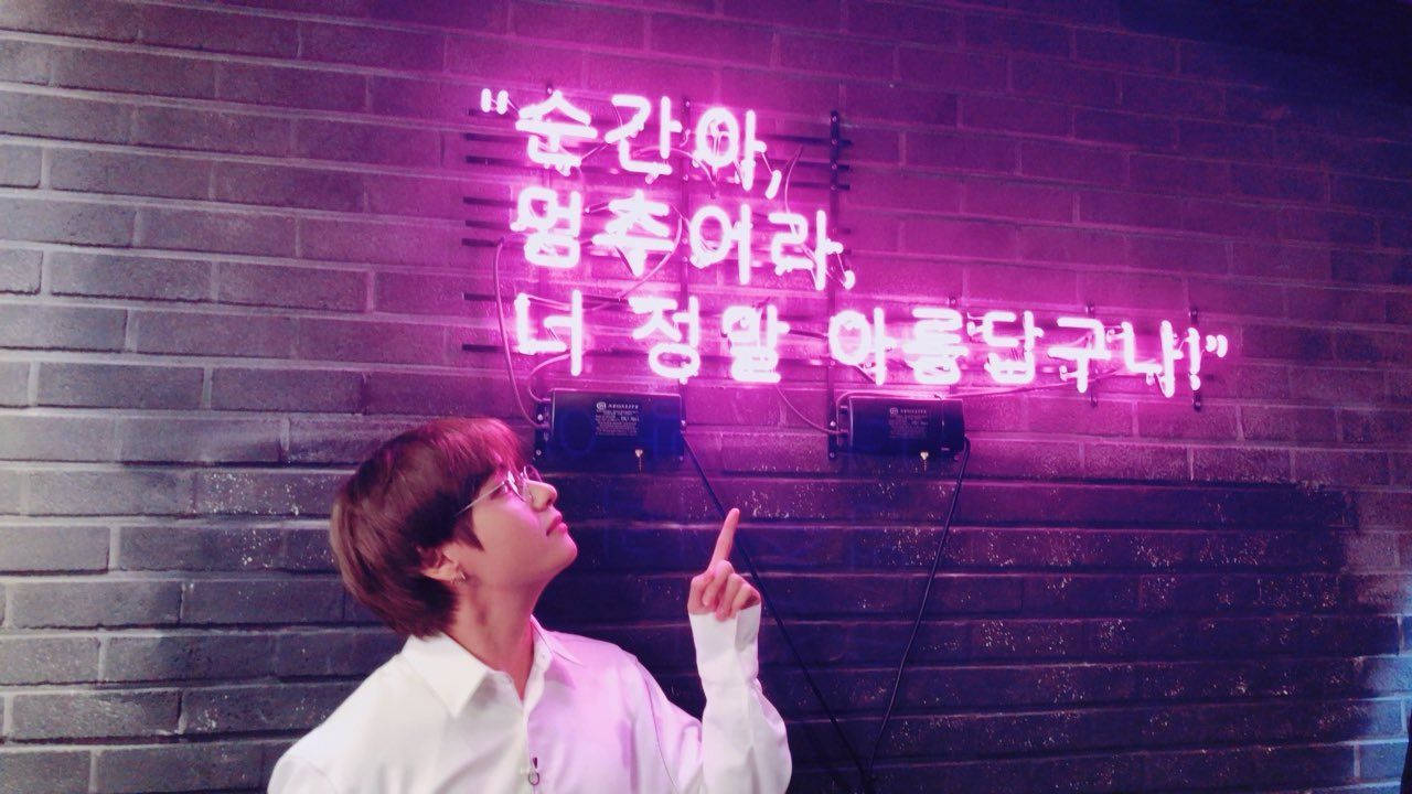 BTS V Ánh Sáng Neon Hình nền