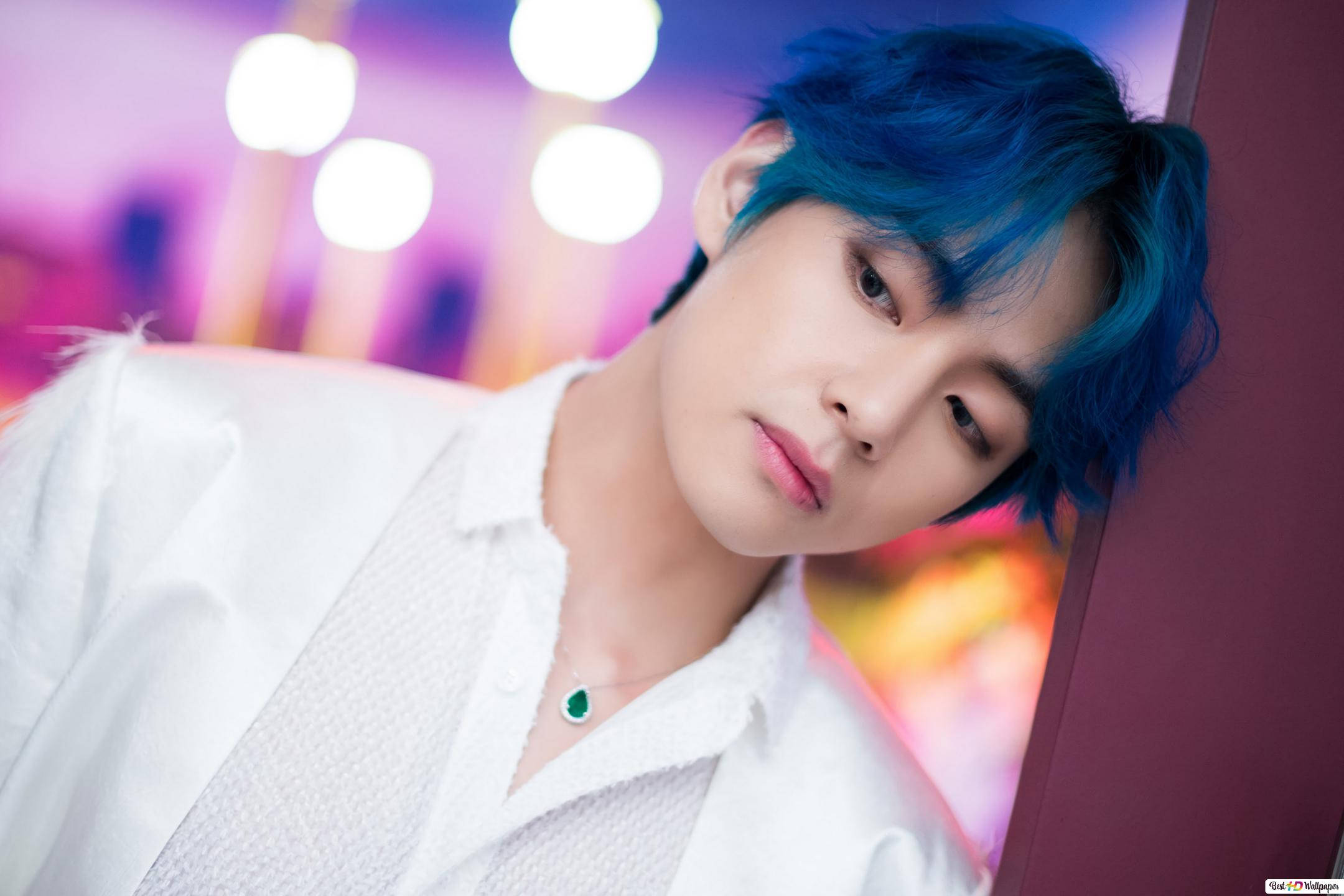 BTS V dựa vào tường Hình nền