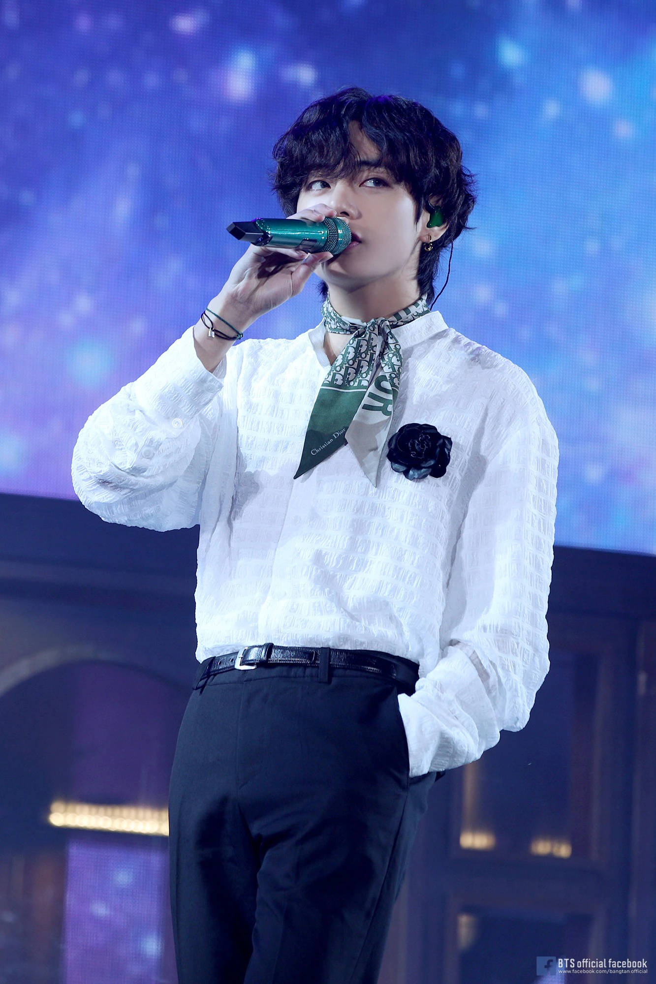 BTS V Khăn Dior Hình nền