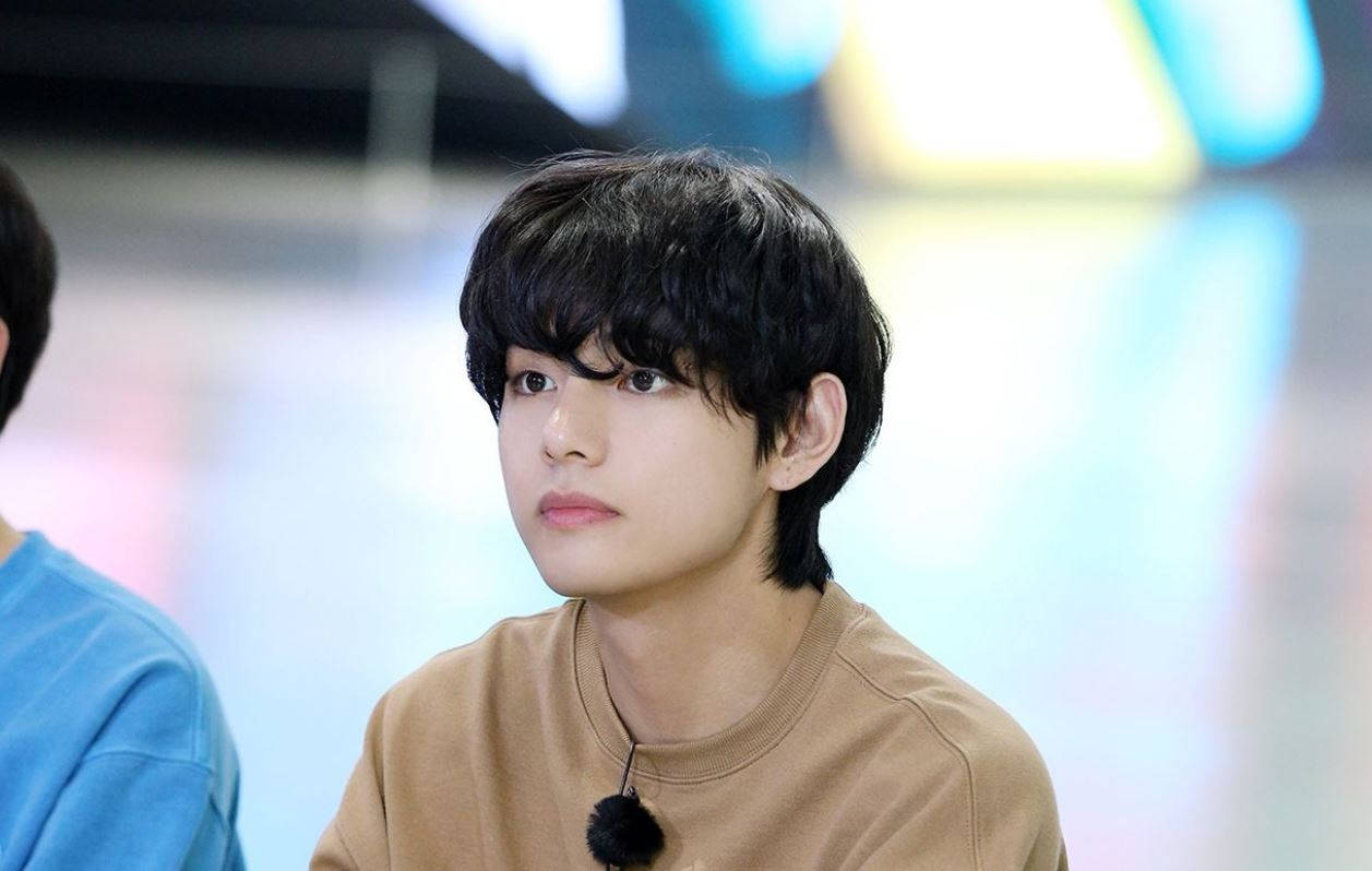 BTS V mặc áo sơ mi nâu Hình nền