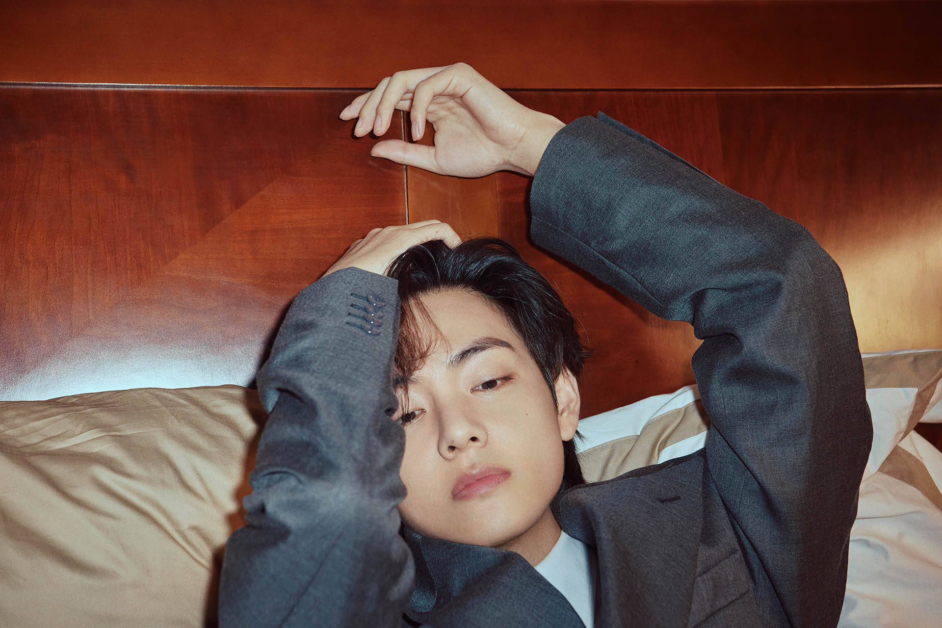 BTS V Trên Giường Hình nền
