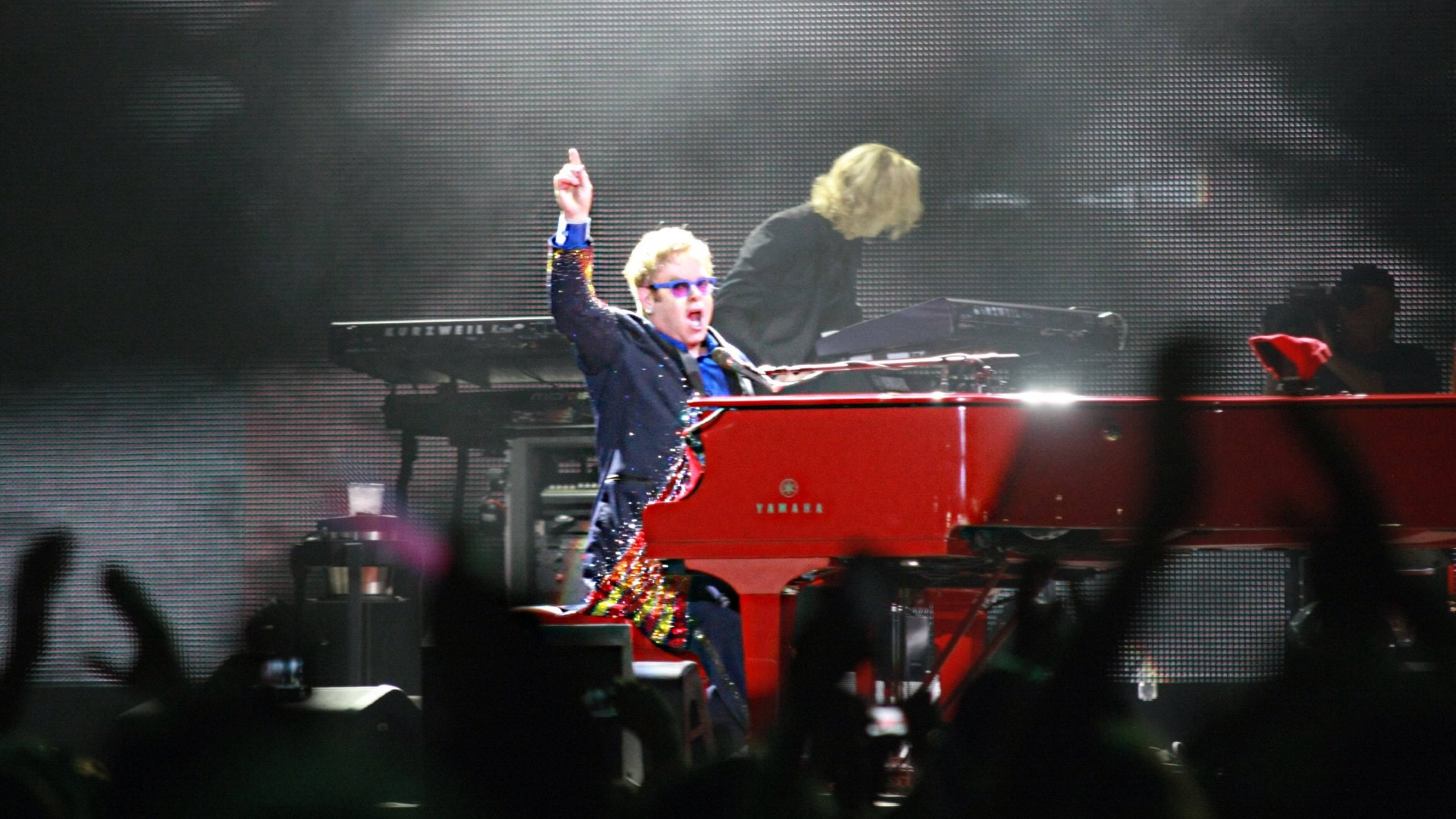 Buổi hòa nhạc đàn piano đỏ Elton John Hình nền