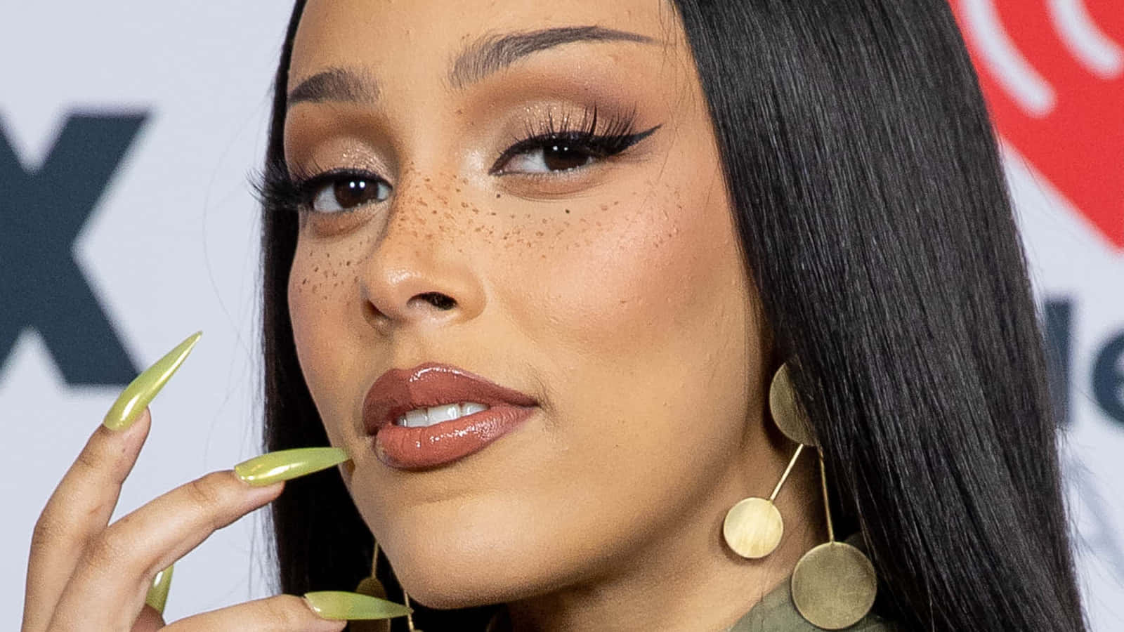 Ca sĩ kiêm nhạc sĩ Doja Cat Hình nền