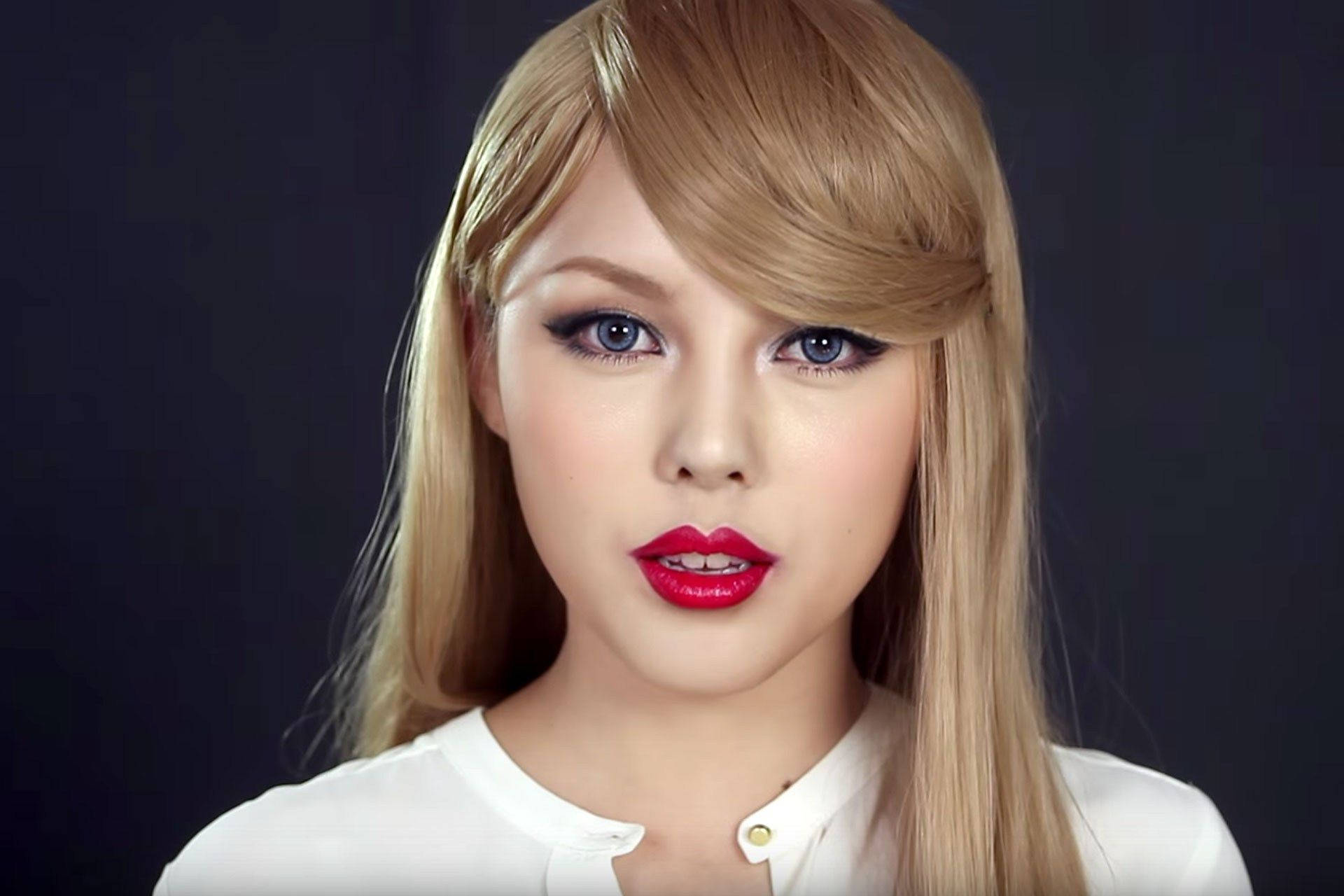 Hình nền Taylor Swift tóc thẳng và môi đỏ hoàn hảo.