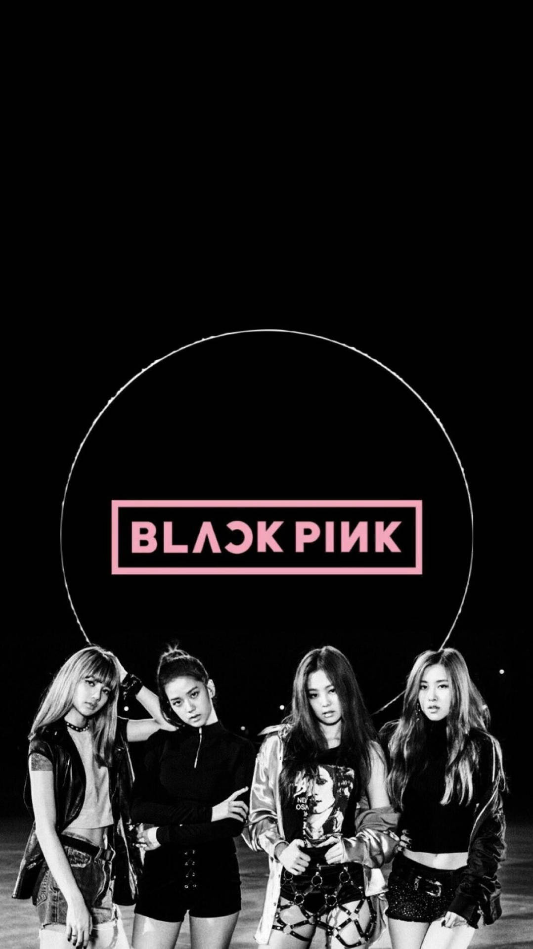 Hình nền Blackpink với các thành viên trên nền đen và logo trong vòng tròn ánh sáng